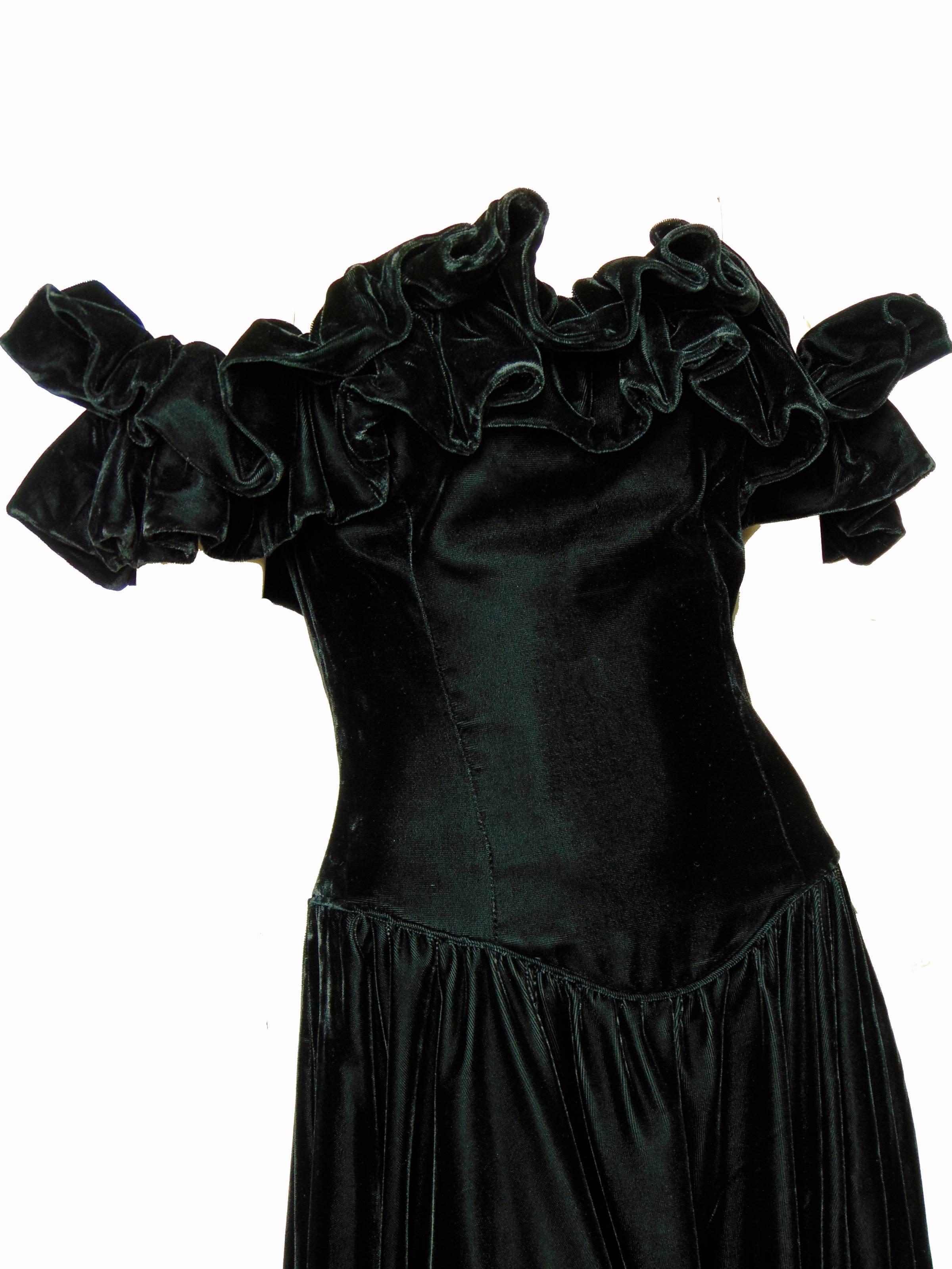 Women's Barboglio Cristina Jan Cocktail Dress Black Velvet Off Shoulder Ruffle Sz 6 80s For Sale