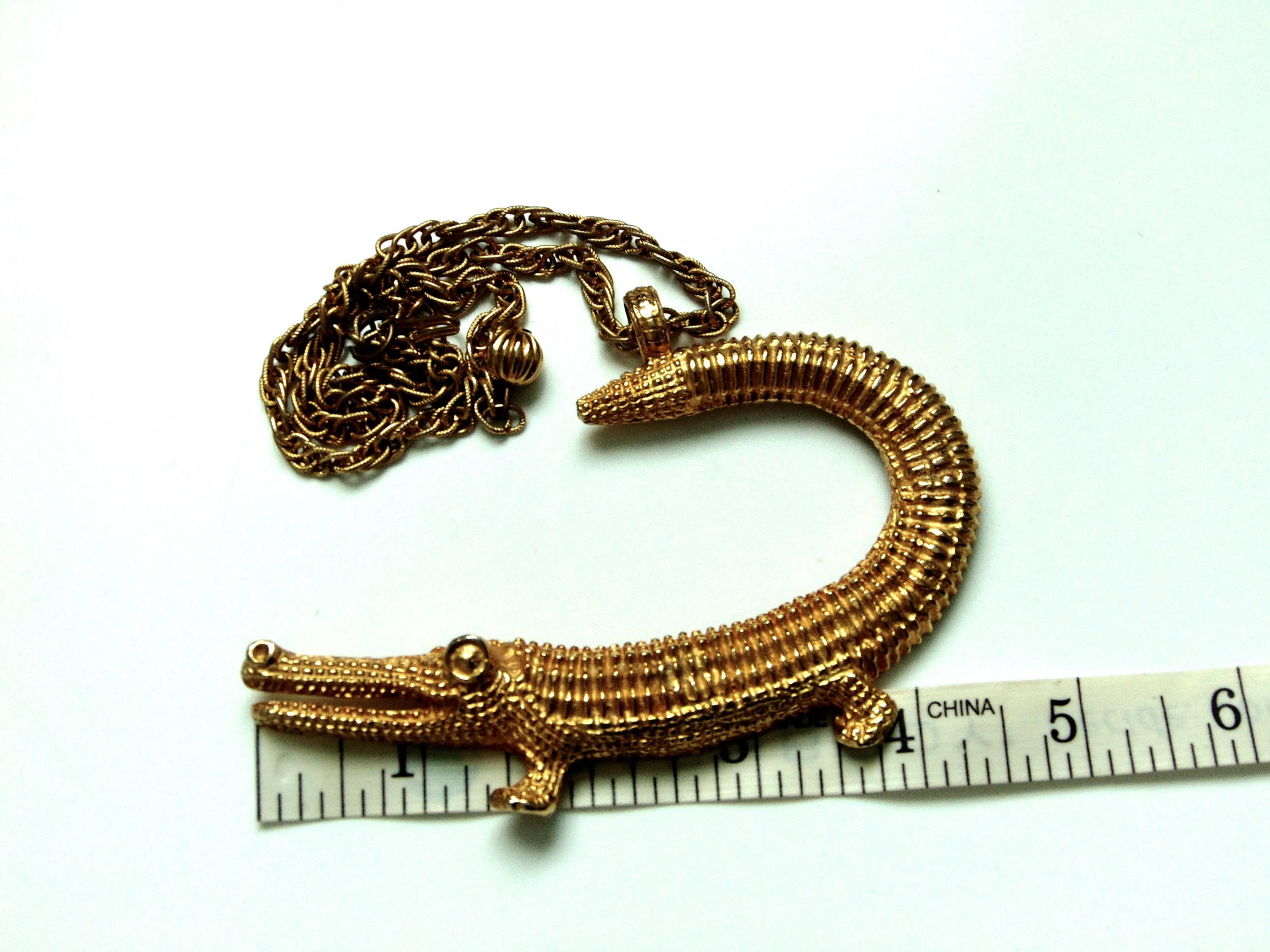 Kenneth Lane Figural Choker Necklace Gold Metal Alligator or Crocodile 1980s In Excellent Condition In Port Saint Lucie, FL