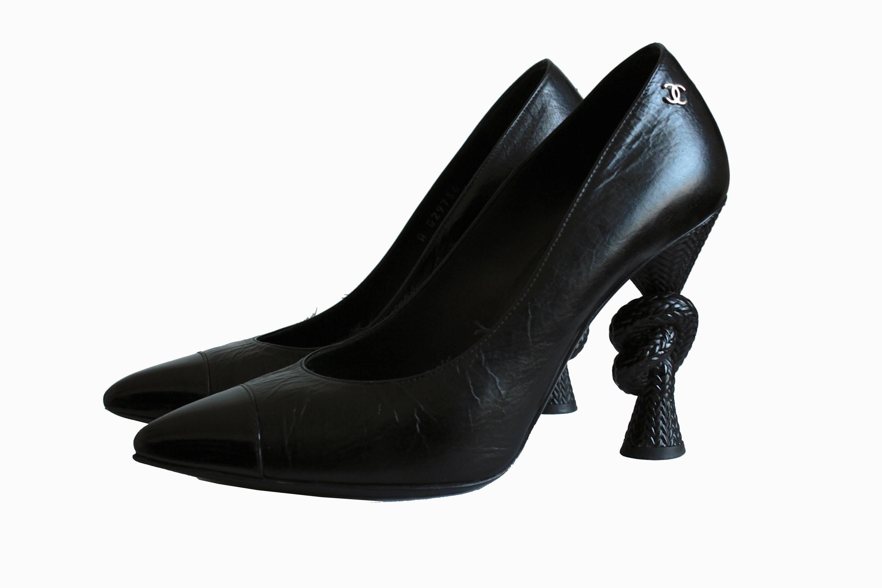 Rare Chanel Knot Heel Shoes Black Leather and Patent 2014 Resort Sz 38.5 In Good Condition In Port Saint Lucie, FL