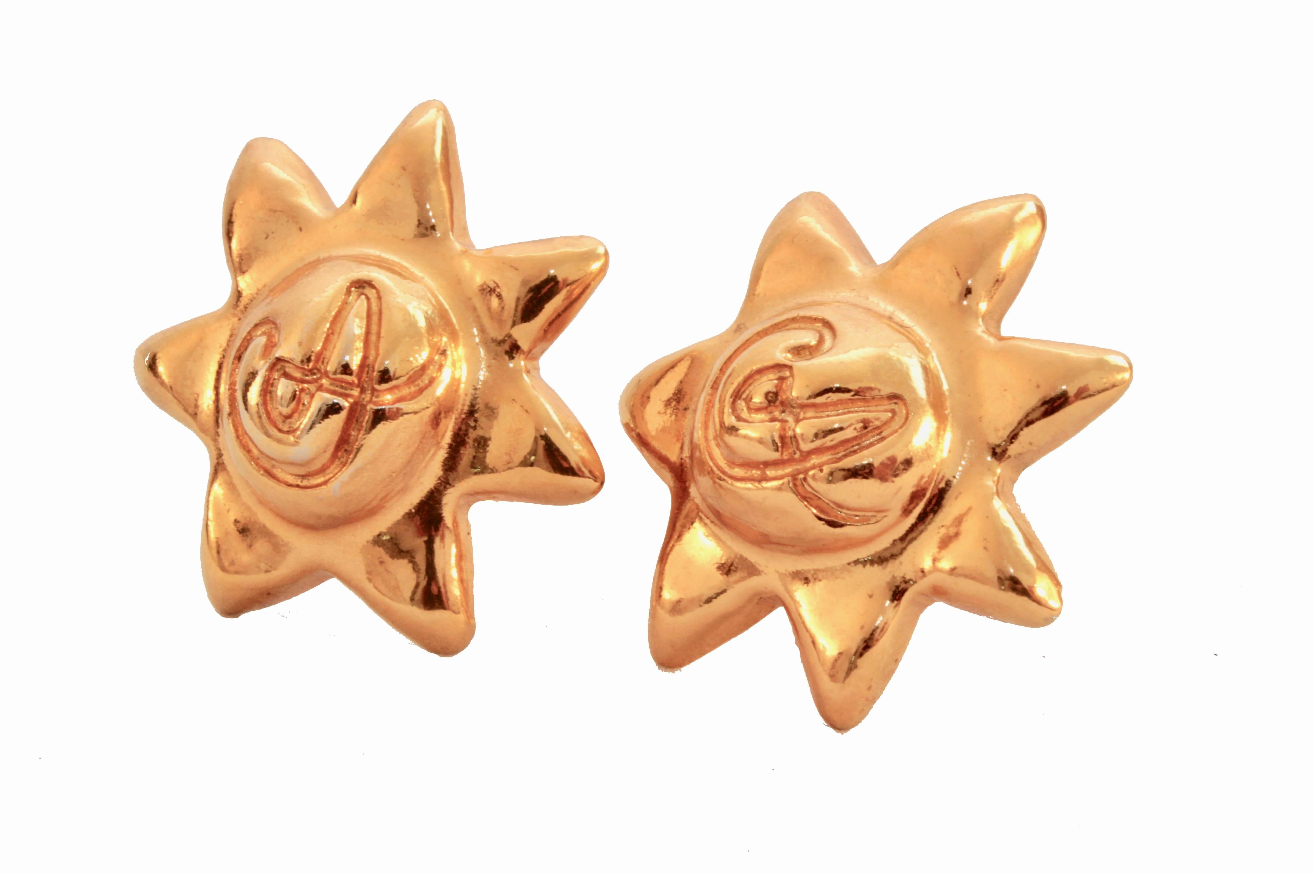 Christian Lacroix Chunky Gold Metal Star Earrings Statement Clip Style 1980s In Good Condition In Port Saint Lucie, FL