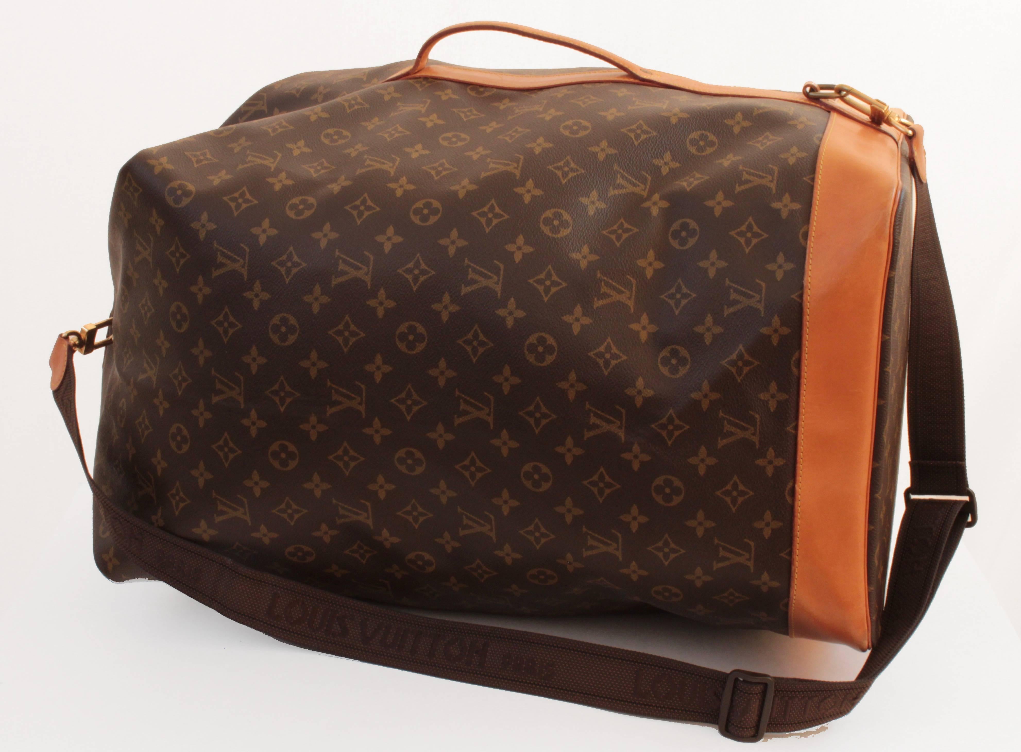 Travel in style with this incredible Louis Vuitton monogram Sac Marin GM with shoulder strap.  Made from LV's signature monogram canvas with vachetta leather trim, this extra-large travel bag holds a ton!  Stamped N00907 indicating a 1997 year of