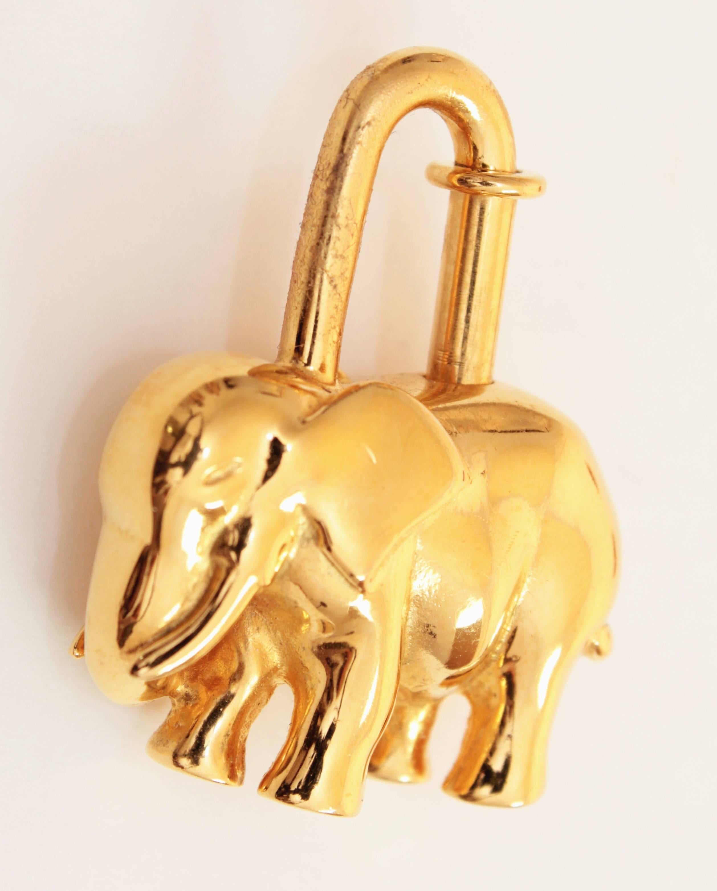 Rare Hermes Elephant Cadena Charm Lock Gold Plated 1988 + Box In Good Condition In Port Saint Lucie, FL