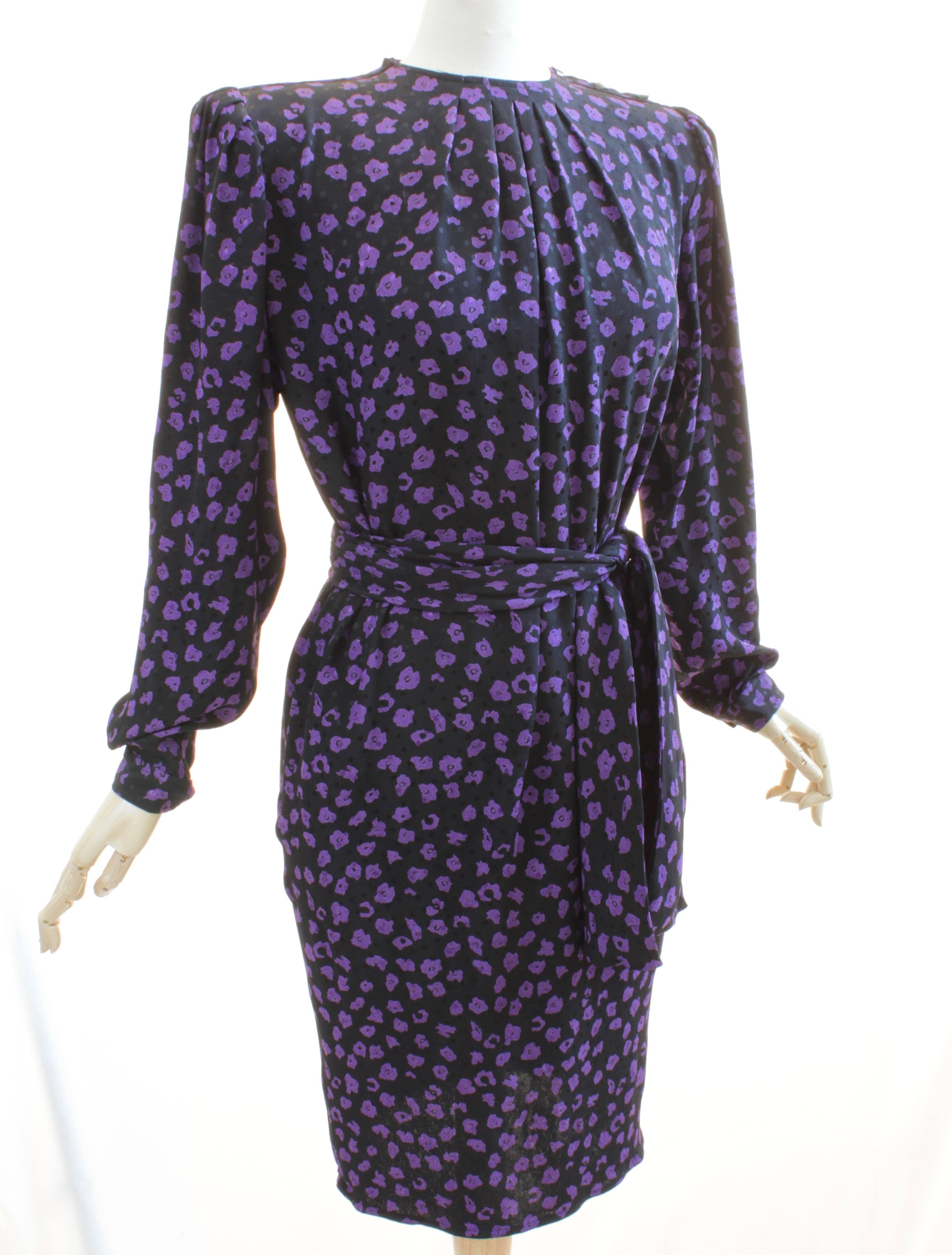 Vintage Ungaro Belted Dress Silk Jacquard Purple Floral on Black Size 10 In Good Condition In Port Saint Lucie, FL