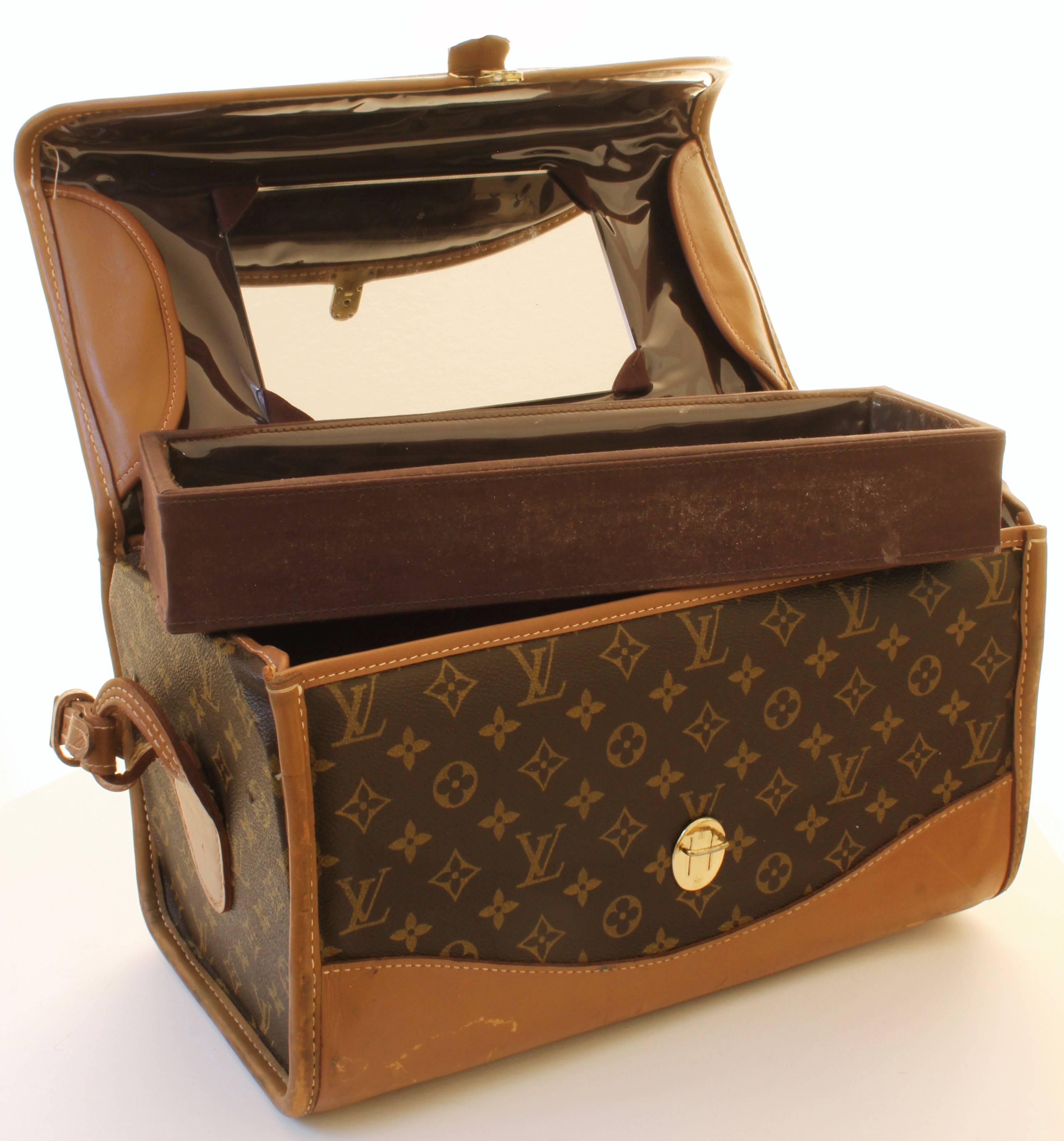 Women's or Men's Vintage Louis Vuitton Train Case Monogram Canvas Travel Vanity Bag Beauty Case 