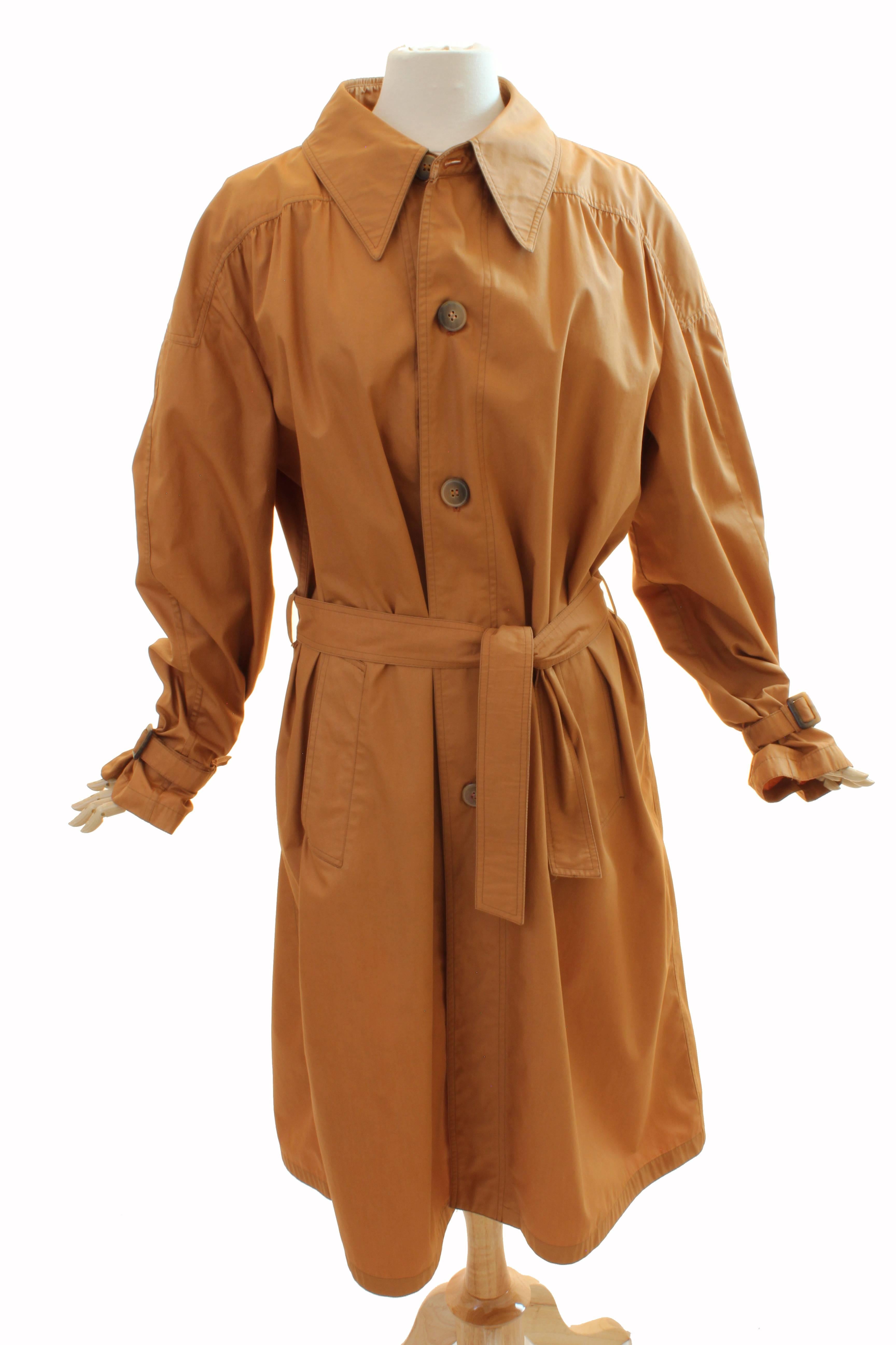 Liberty of London Ladies Trench Coat Made in Italy Size M Vintage 1950s In Good Condition In Port Saint Lucie, FL
