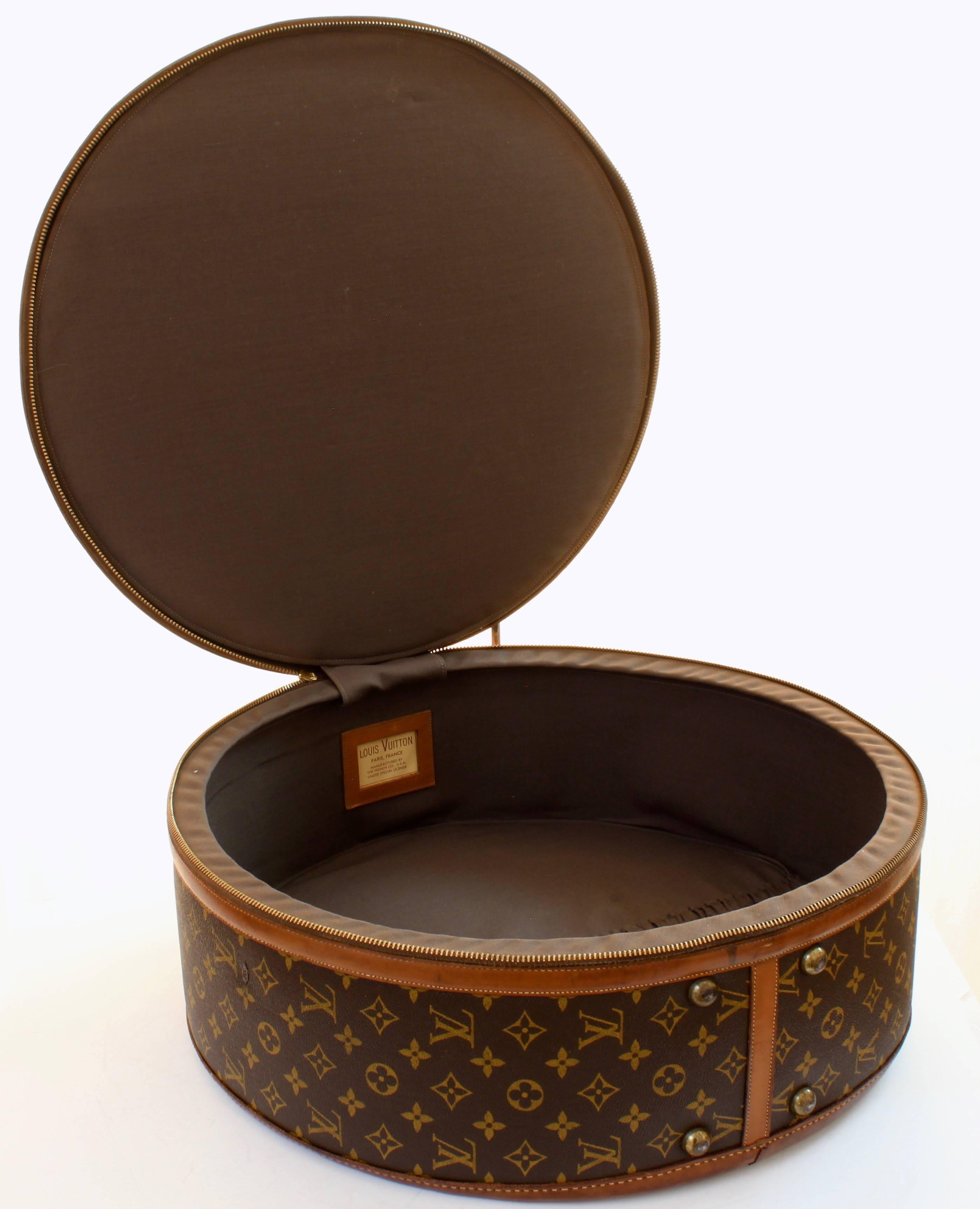 Women's or Men's Louis Vuitton Monogram Round Hat Box Boite Chapeaux 50cm French Company 1970s