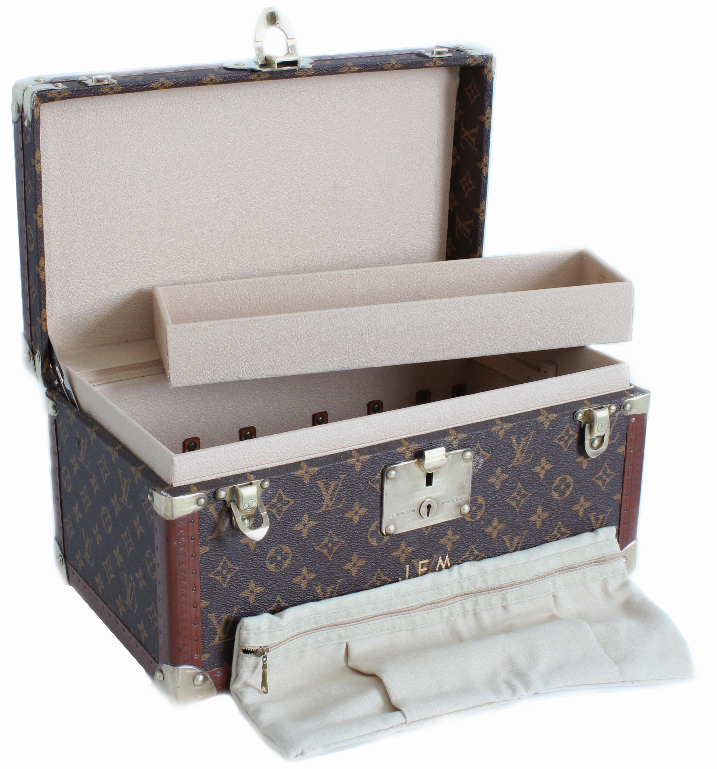 Here's a very rare Boite Bouteilles or train case from Louis Vuitton, likely made in the 70s.  Made from their monogram canvas and trimmed in LV stamped coated leather, this piece is the earlier version of Louis Vuitton's current Boite Bouteilles Et