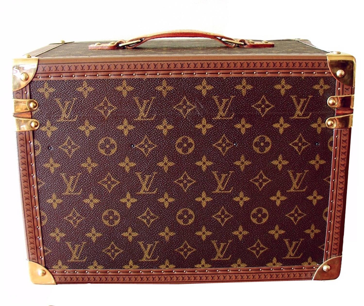 This Louis Vuitton monogram toiletry case is made from monogram canvas and is trimmed in vachetta leather.  Inside is lined in a cream leatherette fabric, and features a removable partition section with a leather bottle strap (with room for three