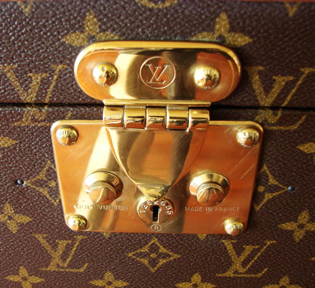 Louis Vuitton Monogram Leather Toiletry Case Boite Pharmacie + ID Tag + Keys  In Excellent Condition In Port Saint Lucie, FL