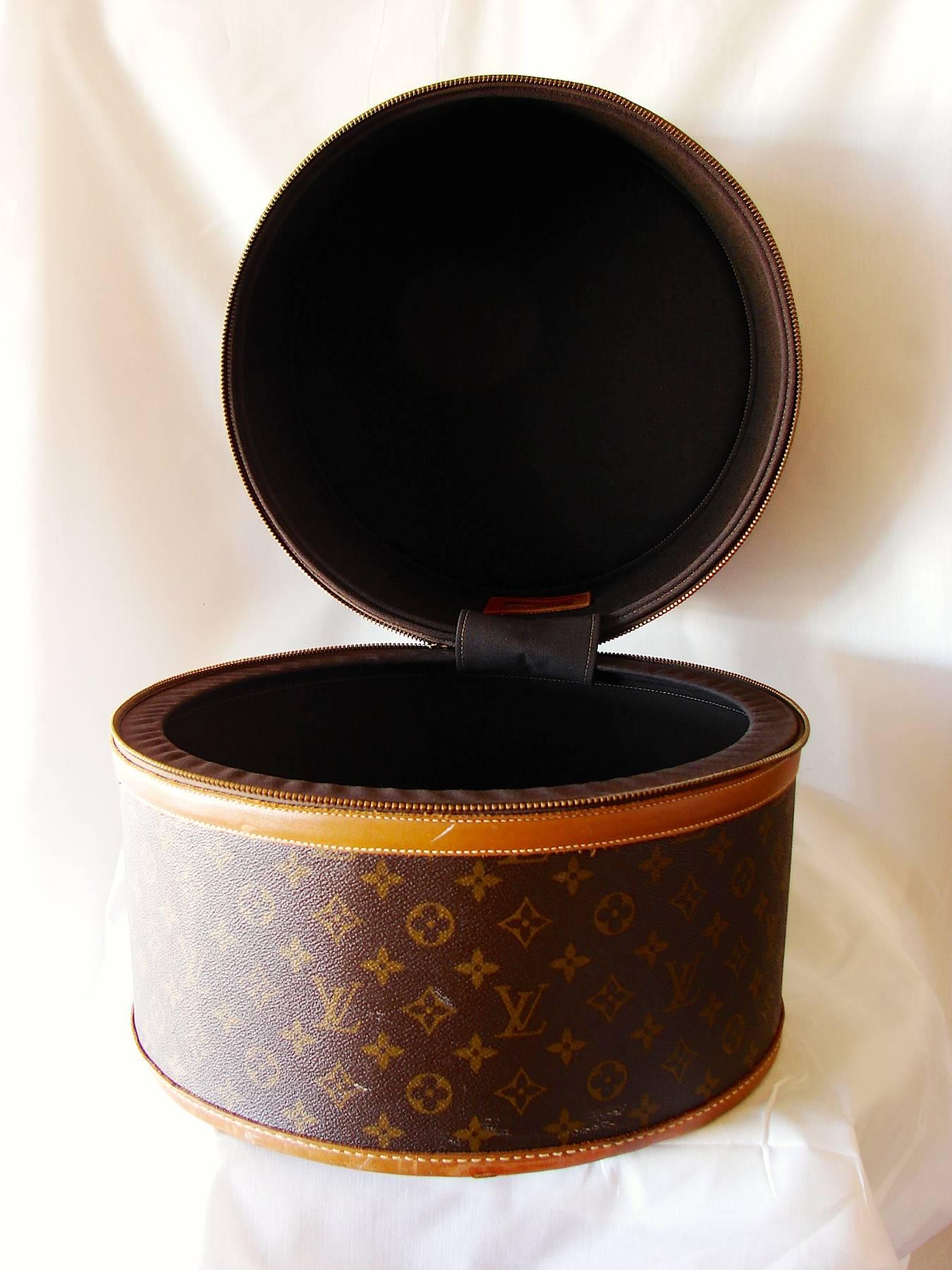Louis Vuitton Monogram Large Hat or Wig Box by The French Company 1970s  In New Condition In Port Saint Lucie, FL