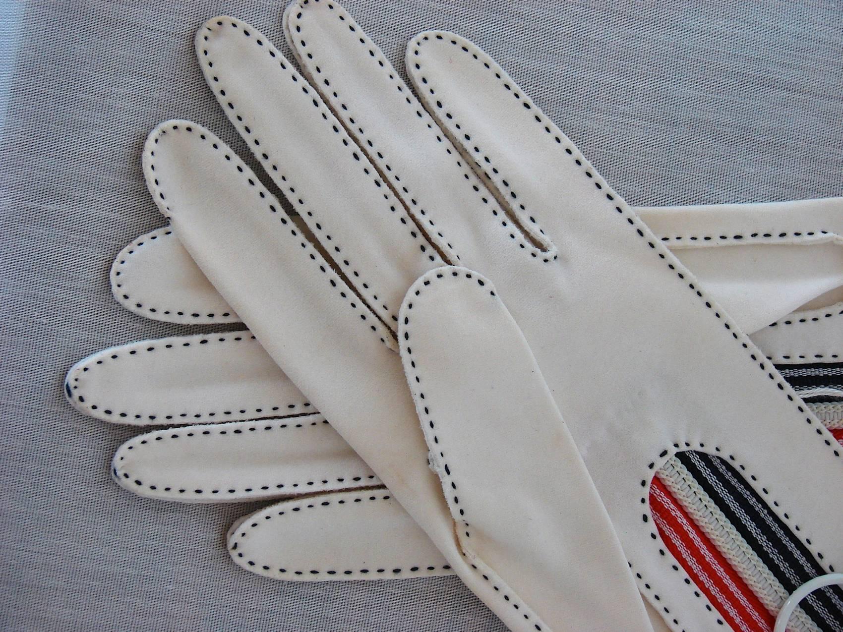 Women's Bonnie Cashin for Crescendoe Mod White Cotton Gloves Dead Stock with Tags 70s