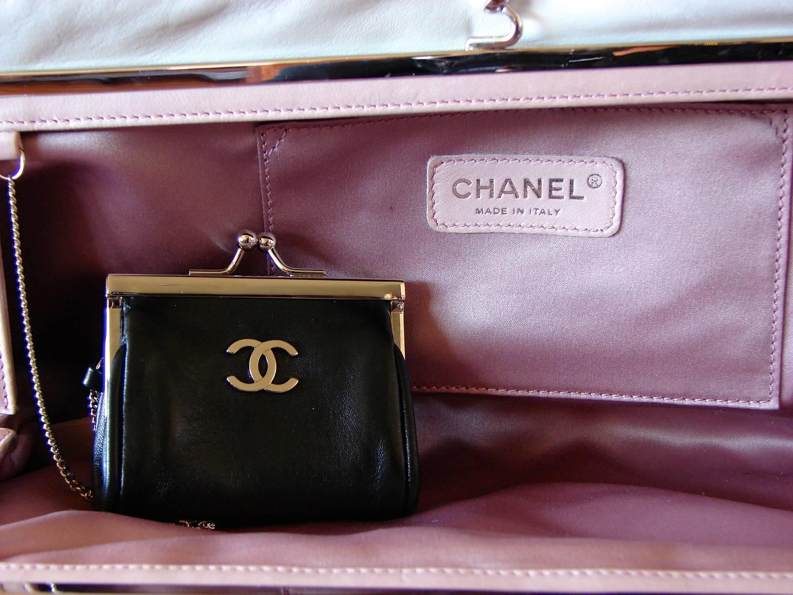 Chanel Schwarzes Lammfell Matelassé Clutch Weiß Trim + Kette Münzgeldbörse 2009 + Box 4