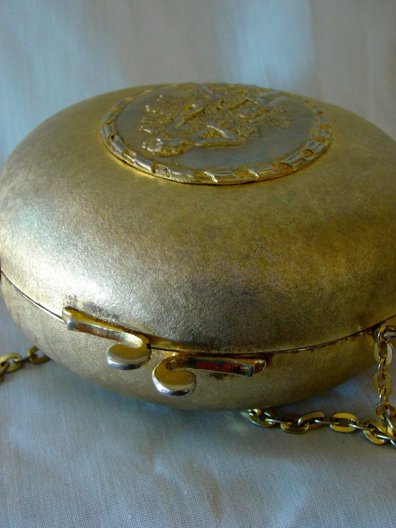 Splendida borsa da sera ovale in metallo dorato di Rosenfeld 1960 Made in Italy 1