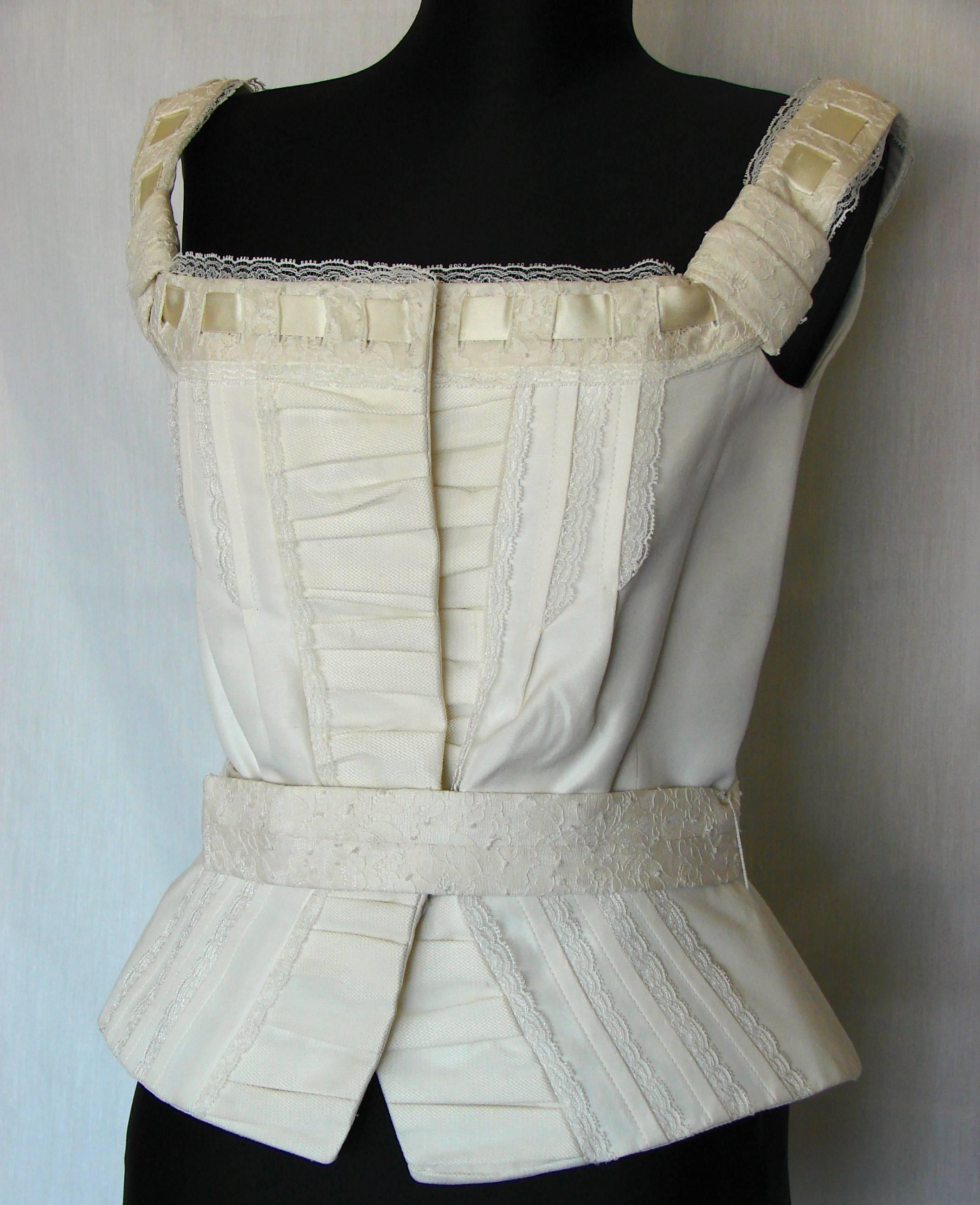 Christian Dior White Cotton Corset Top with Silk Satin + Lace Trim Size S/M  In Excellent Condition In Port Saint Lucie, FL