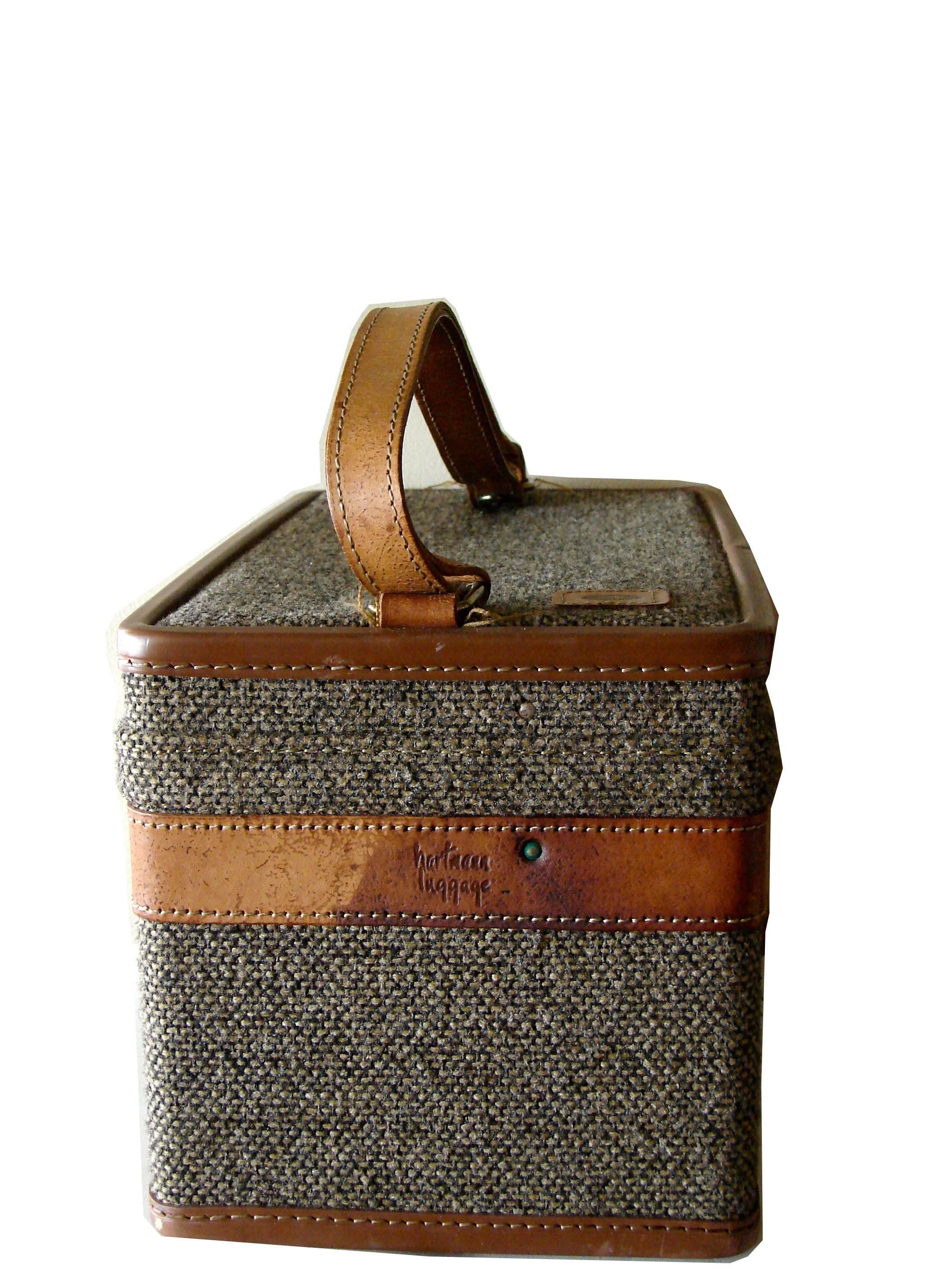 1970s Hartmann Tweed + Leather Train Case with Toile Lining + Adjustable Strap  In Good Condition In Port Saint Lucie, FL
