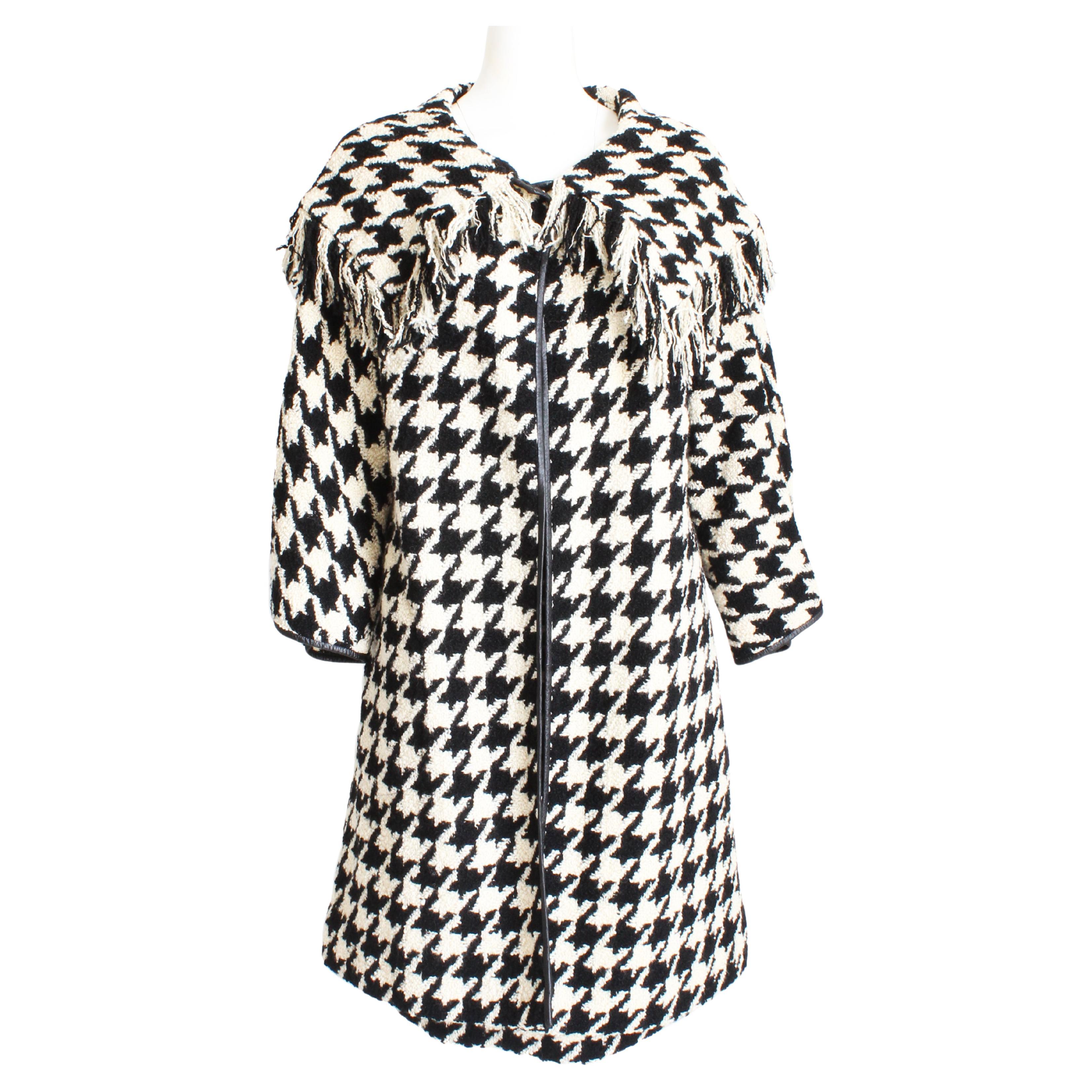 Bonnie Cashin Mantel und Rock Set Houndstooth Boucle Fransen 2pc Anzug Schal Kragen im Angebot