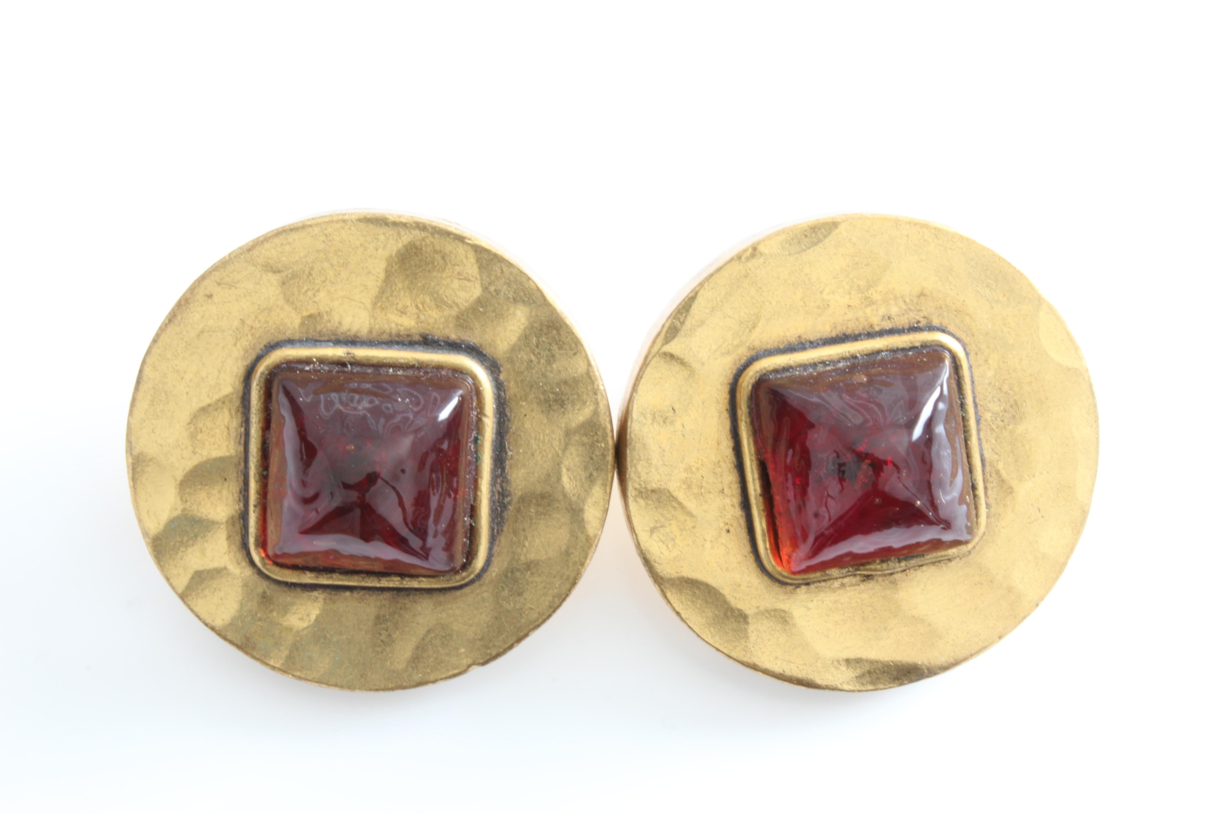 Chanel Earrings Red Gripoix and Hammered Gold Metal 1970s Clip Vintage In Good Condition In Port Saint Lucie, FL