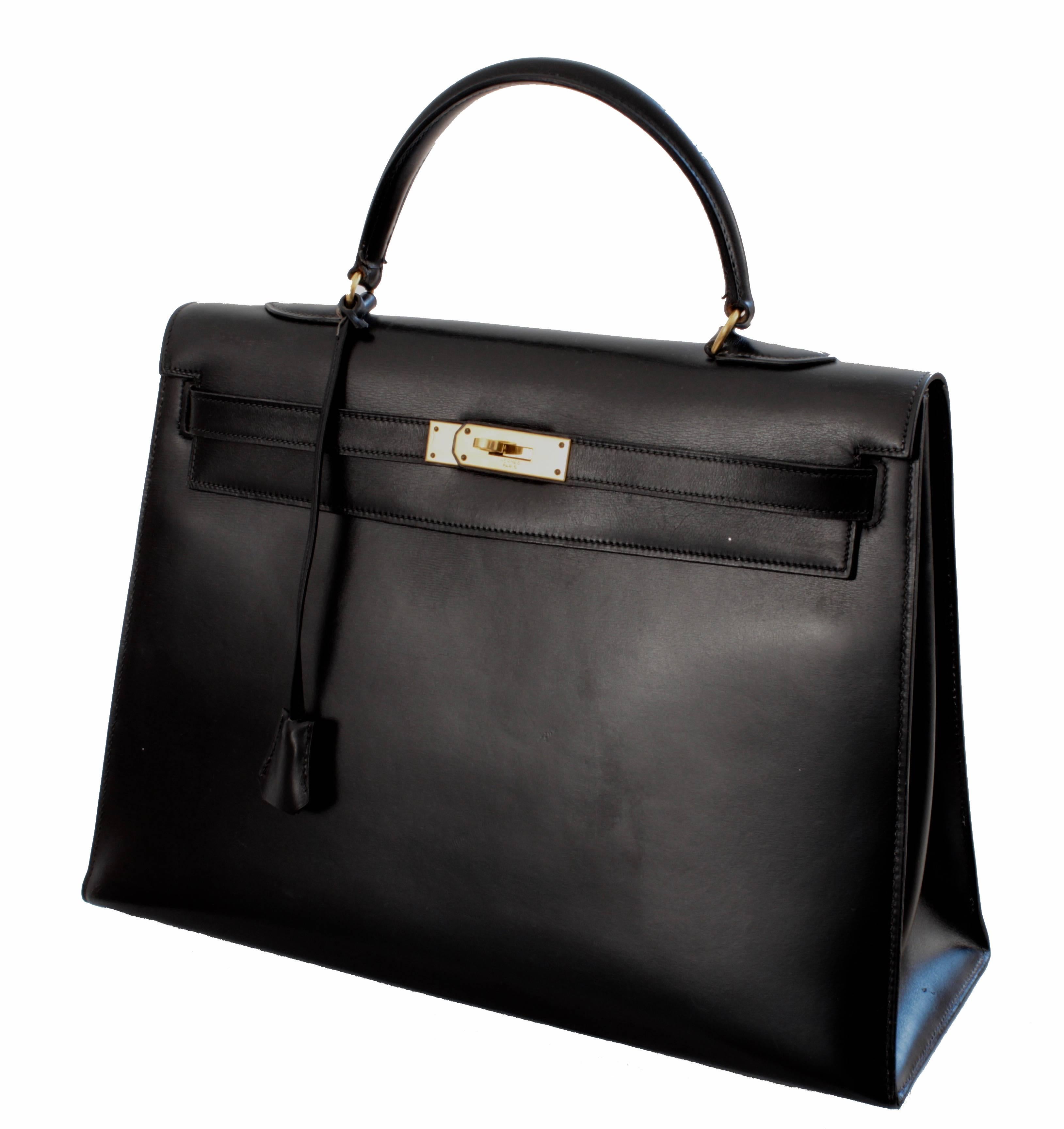 This fabulous Kelly bag was made by Hermes Paris in 1974.  Made from their signature box leather in Noir or black, this large 35cm bag features gold hardware and is fully-lined in black goatskin leather.  Stamped D in a circle, which indicates a