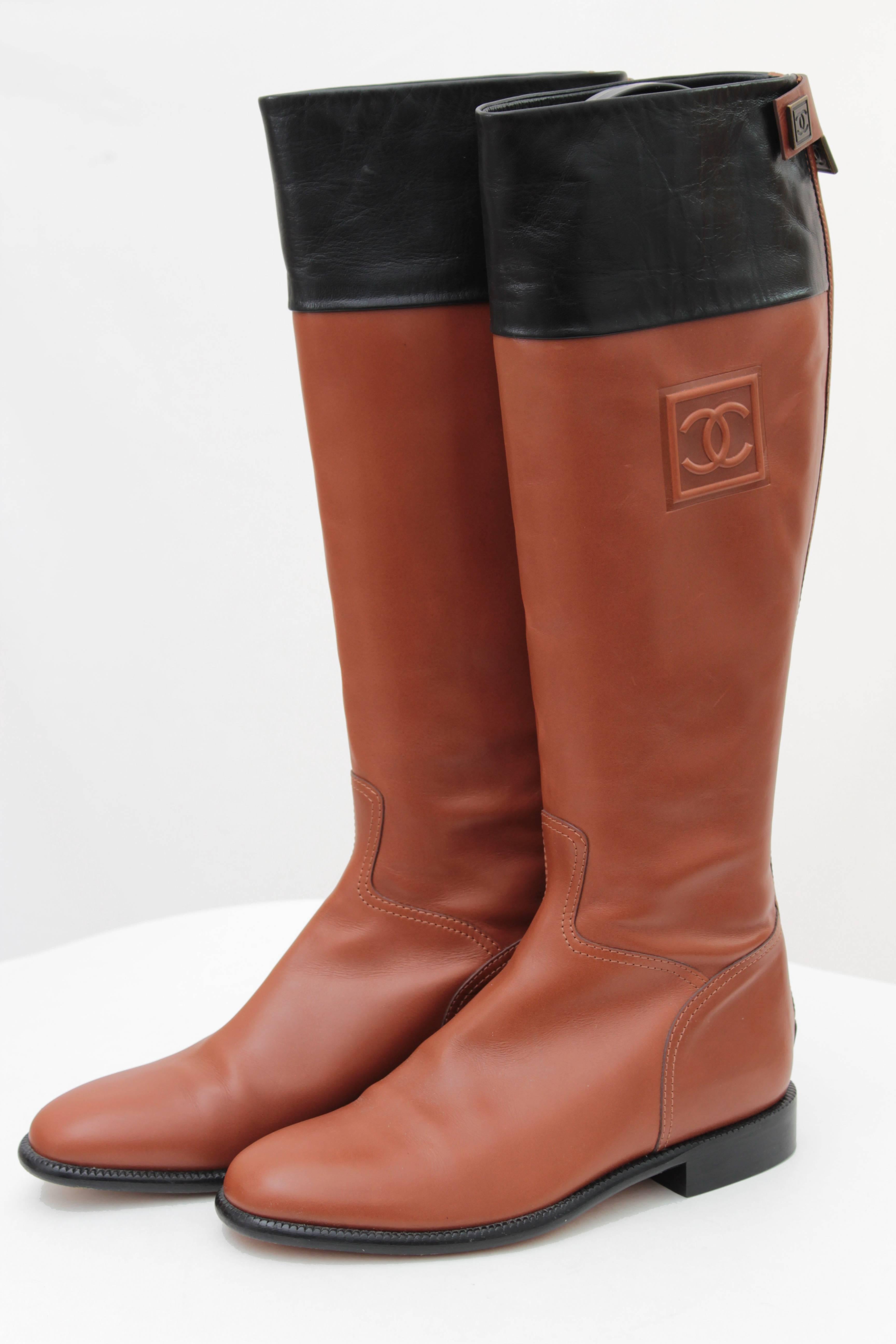 Beige Chanel Tan & Black Leather Riding Boots Knee High CC logo Equestrian sz 39 + Box