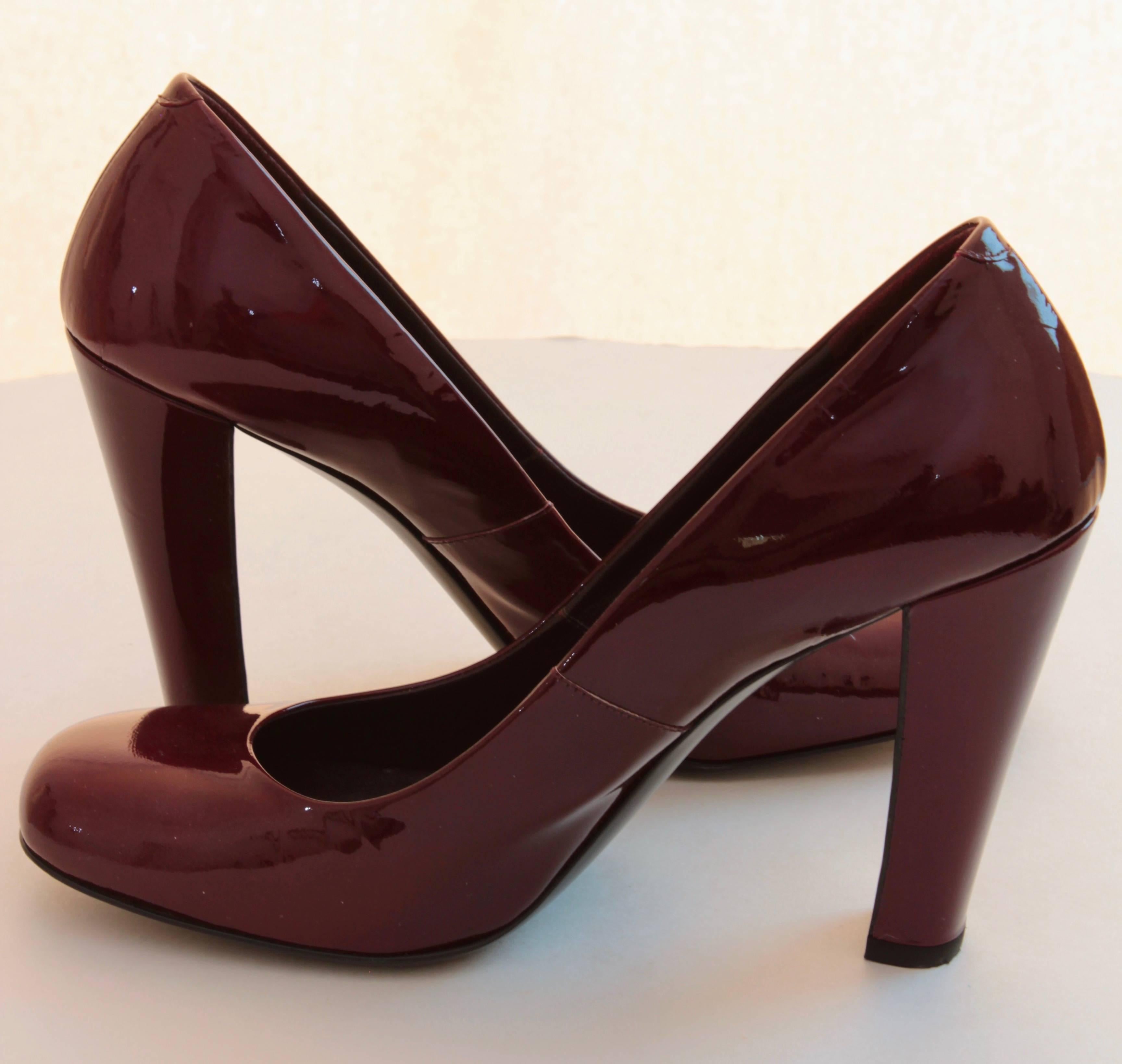 Chanel Maroon Patent Leather Logo Heels Pumps Size 39 08A Collection 2