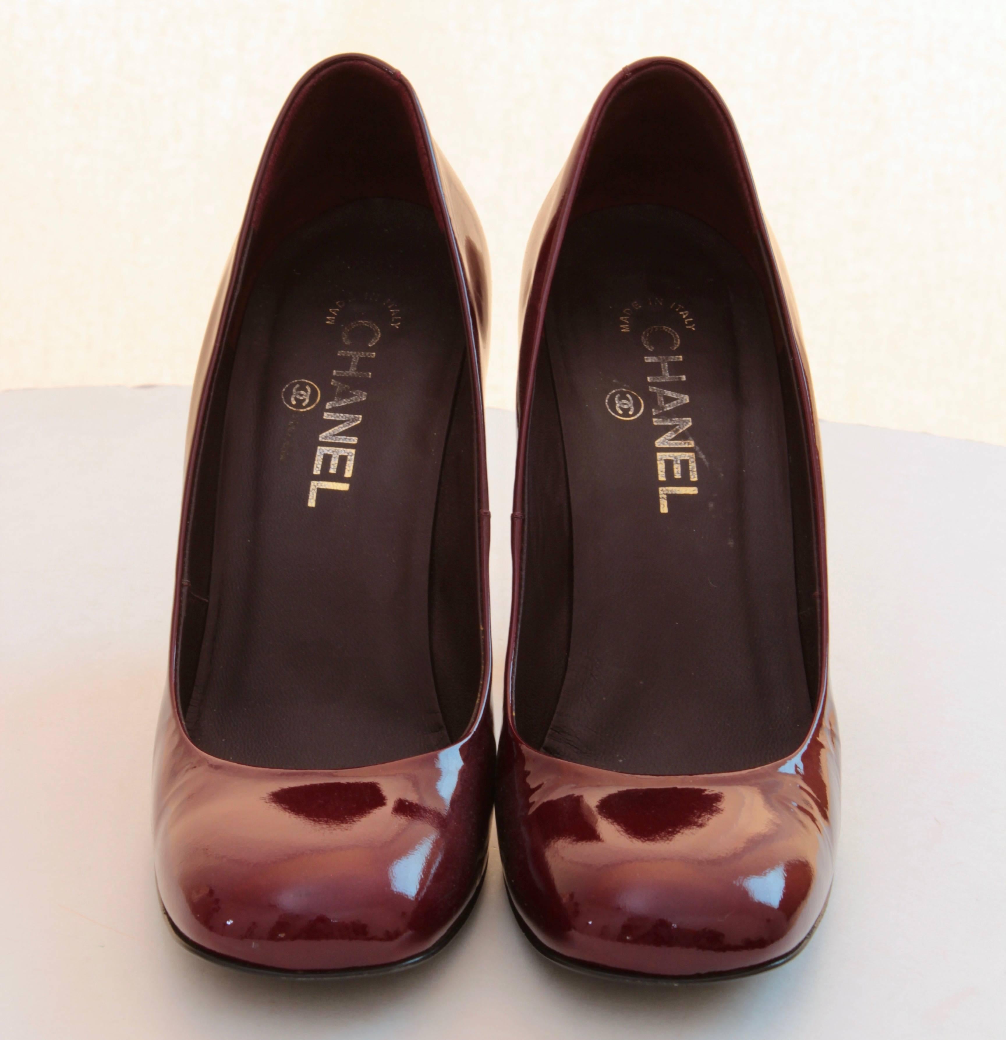 Black Chanel Maroon Patent Leather Logo Heels Pumps Size 39 08A Collection