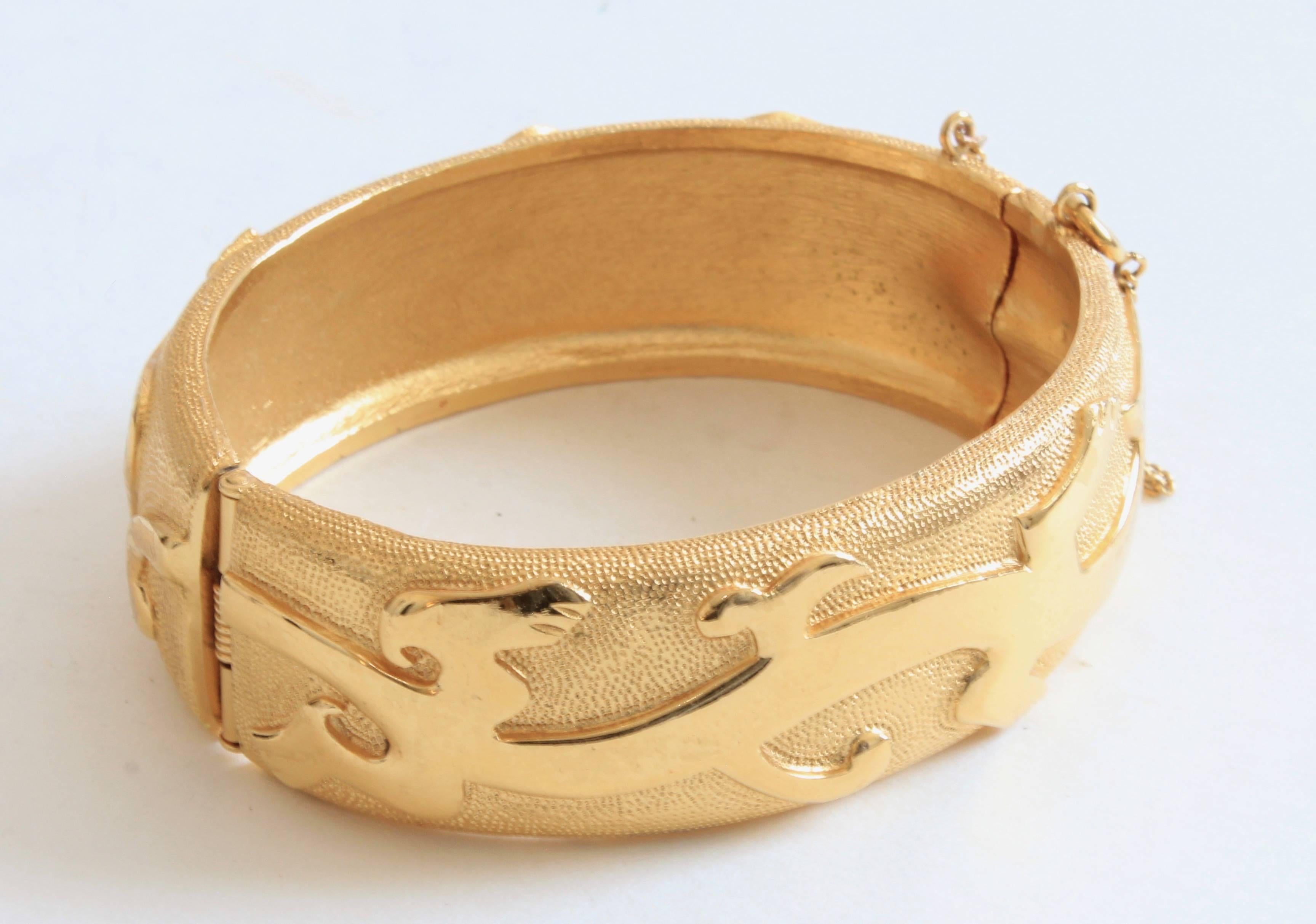 Women's or Men's Trifari Vintage Dragon Motif Polished Gold Metal Hinged Clamper Bracelet 1960s 