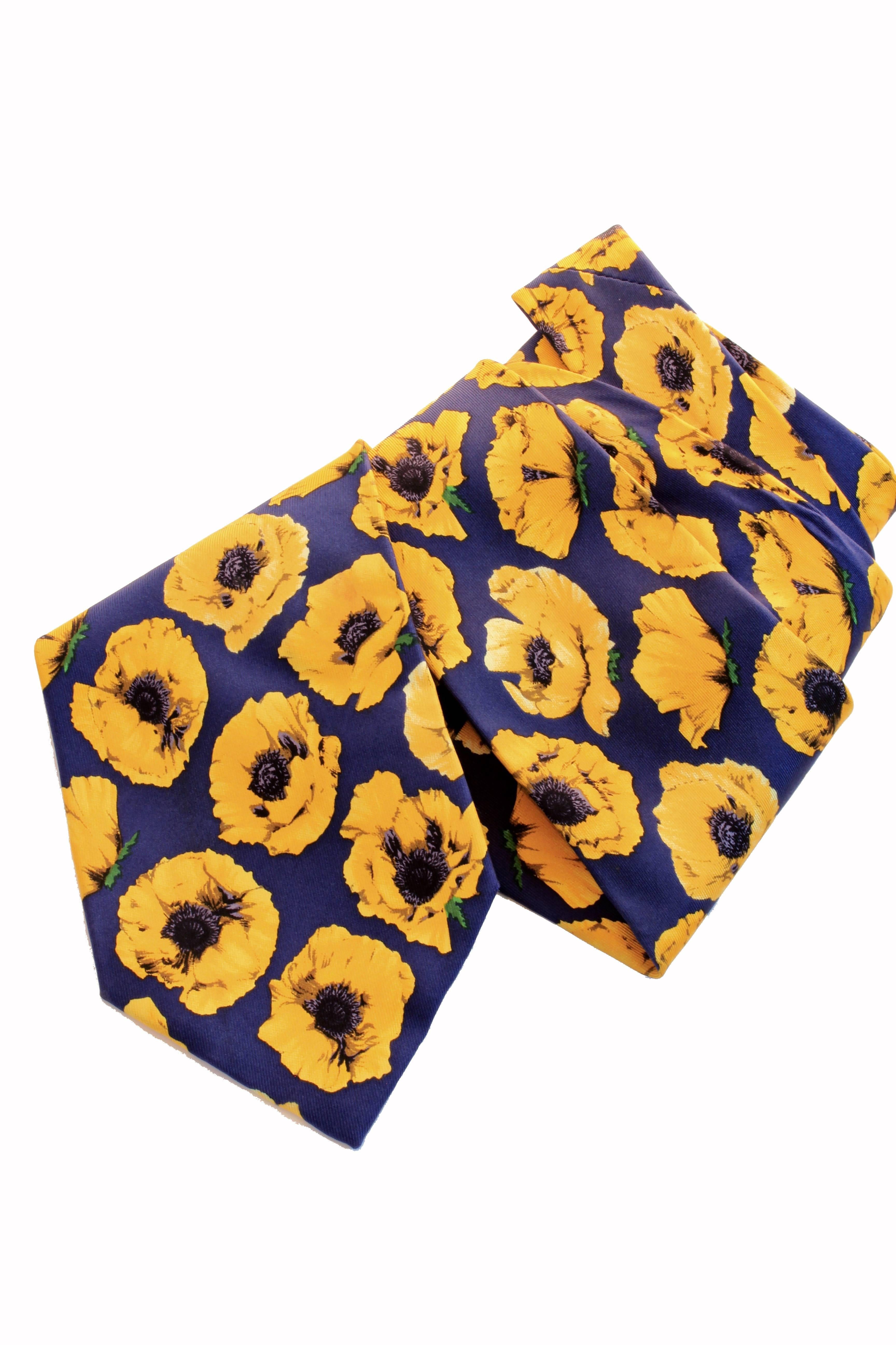 Gucci Tie Silk Midnight Blue Bold Graphic Yellow Florals Rare Italy In Good Condition In Port Saint Lucie, FL