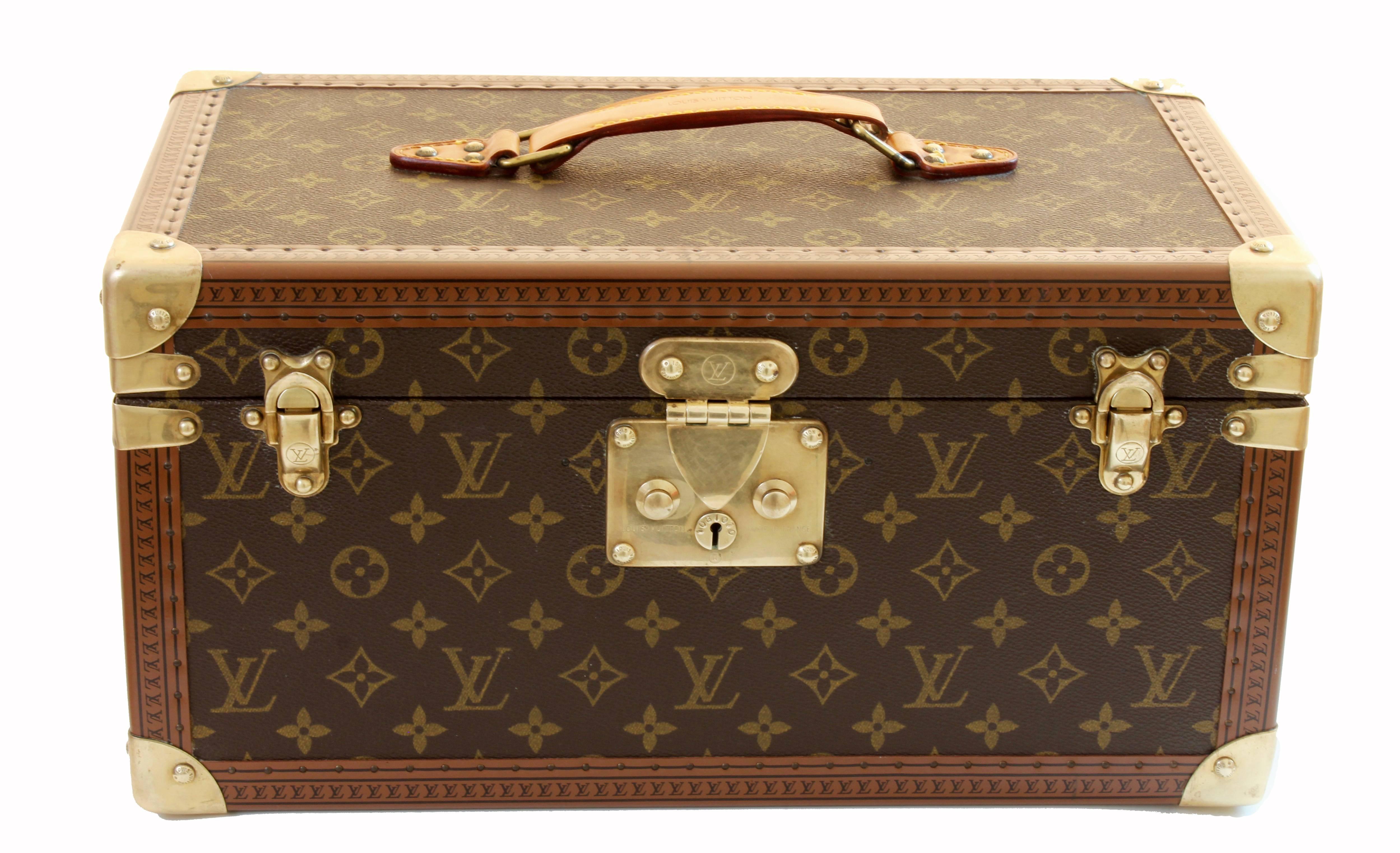 This monogram train case or vanity beauty case was made by Louis Vuitton in the late 1990s.  It features brass hardware, a vachetta leather handle and is lined in cream leatherette fabric for easy clean up.  It measures appx 16.5in L x 9in H x 8.3in