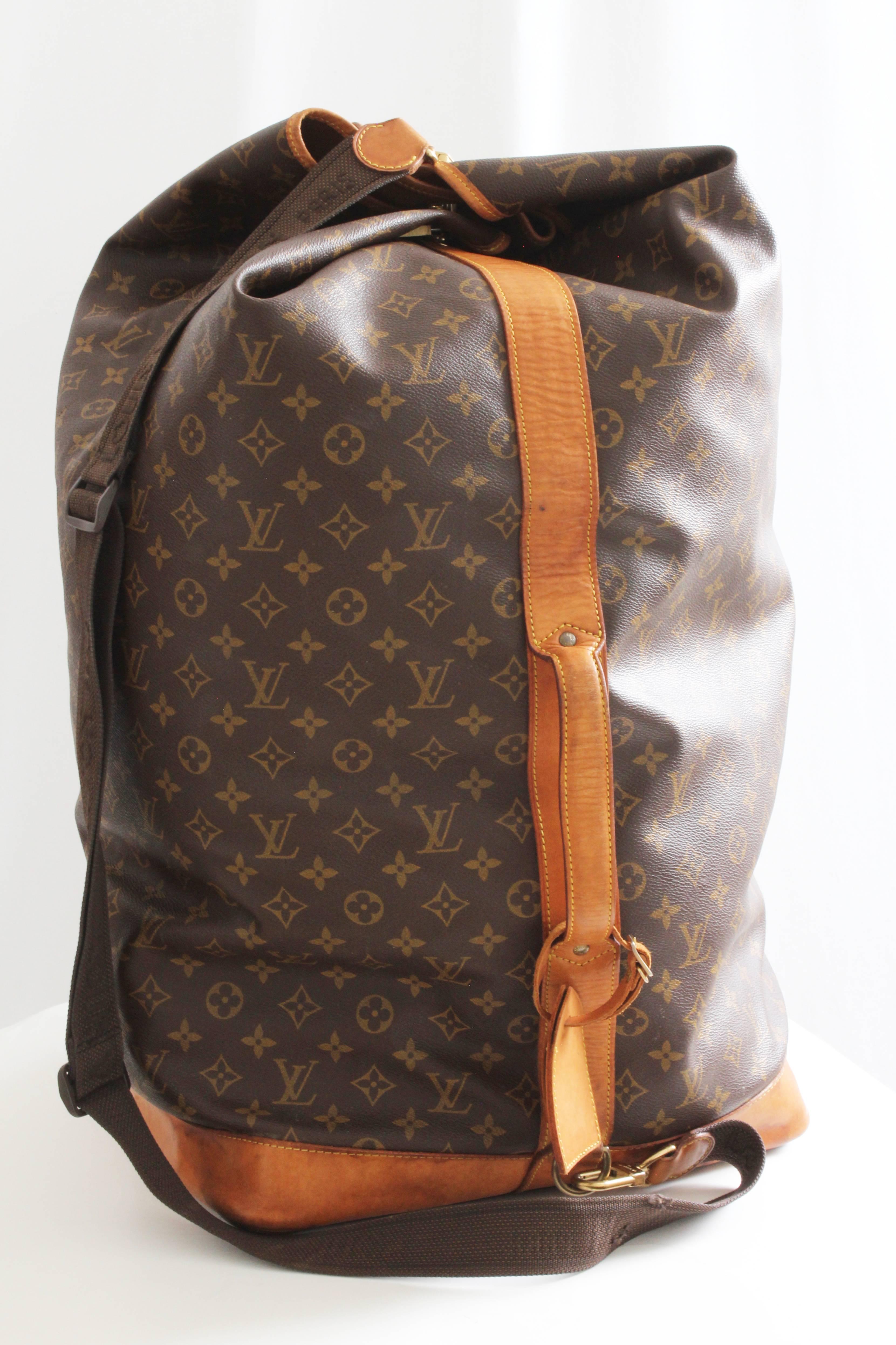Travel in style with this incredible Louis Vuitton monogram Sac Marin GM. Made from LV's signature monogram canvas with vachetta leather trim, this extra-large travel bag holds a ton!   Note that this GM size Sac Marin is no longer available for