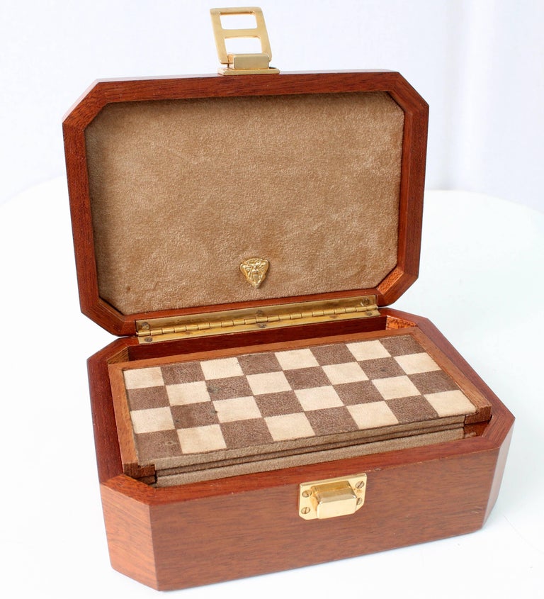 Lot 127 - A GUCCI VINTAGE WOODEN TRAVEL CHESS SET