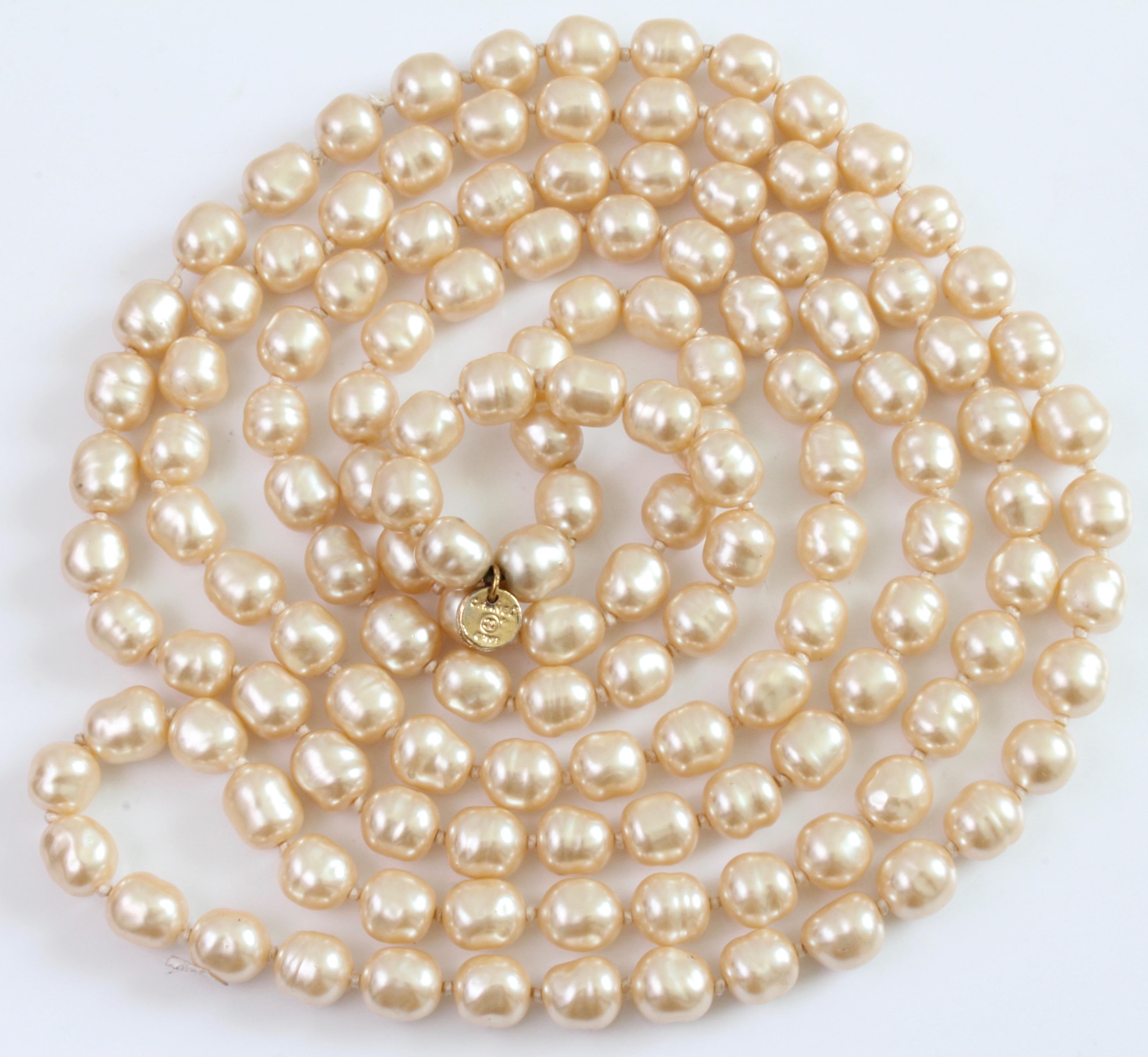 Chanel Opera Necklace Glass Pearl Sautoir Infinity 65 Inches 1980s  4