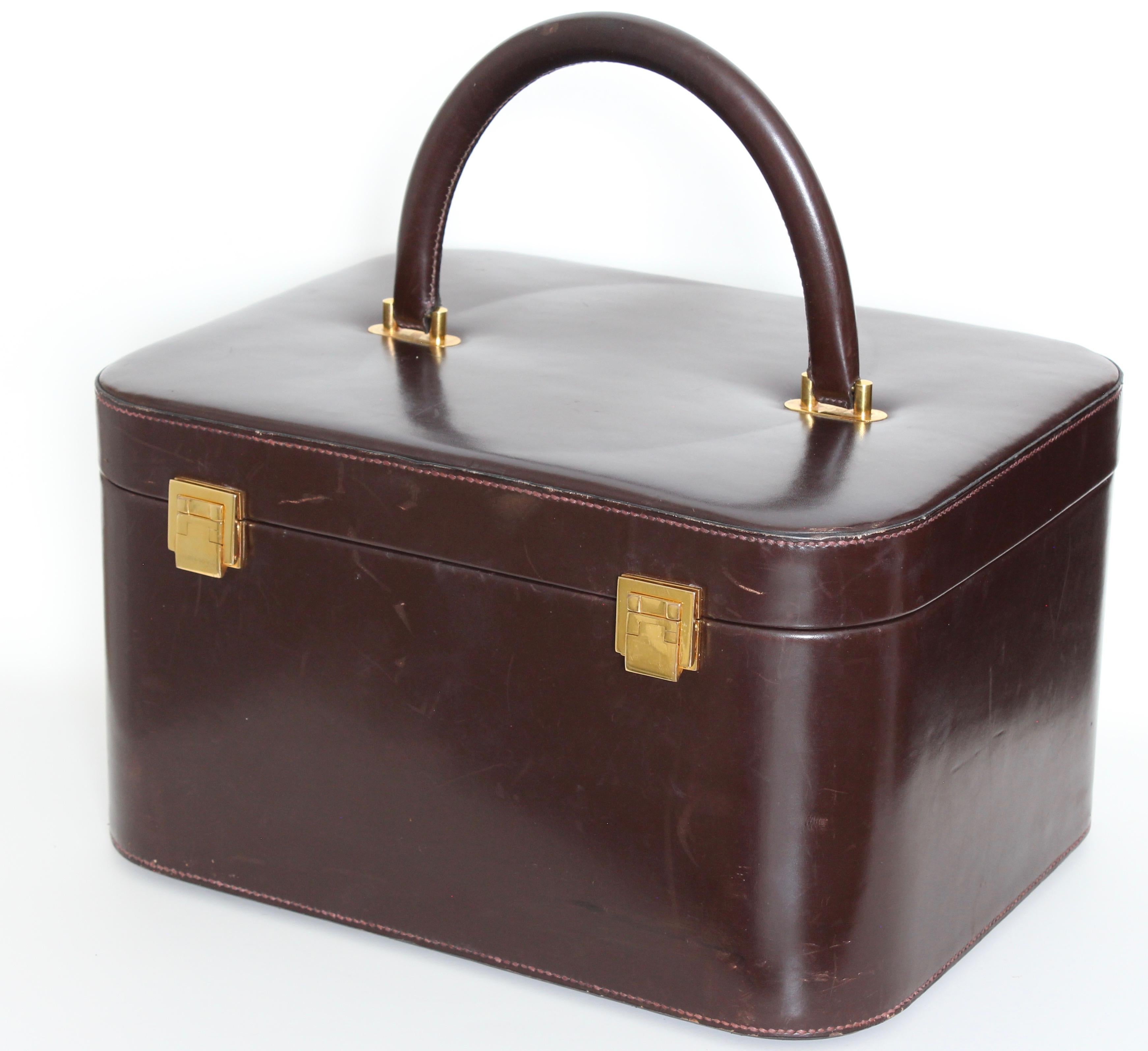 vintage train case with mirror