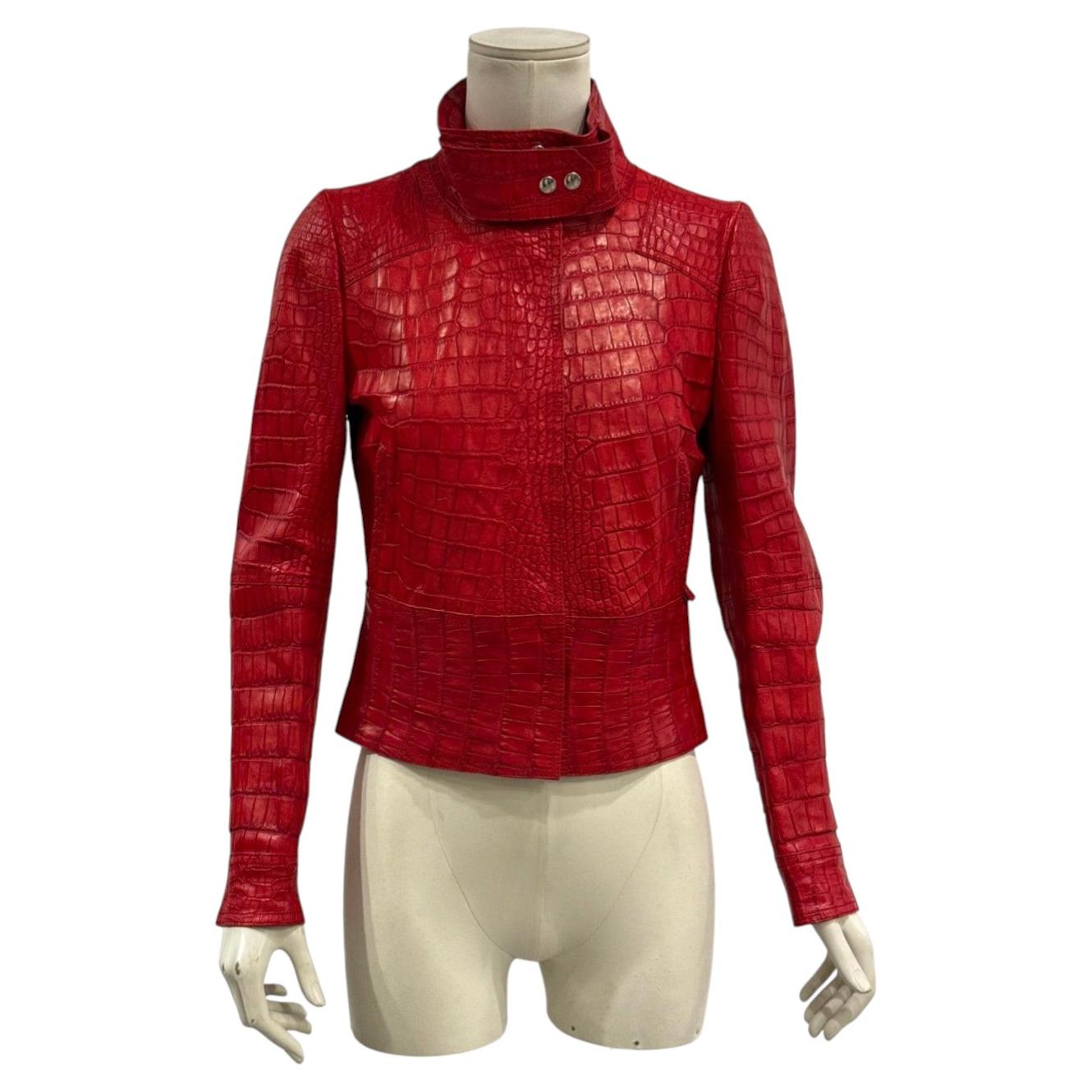 Chaqueta de piel de cocodrilo de la colección Primavera/Verano 2010 de Gucci, diseñada por Frida Giannini, vista en el desfile