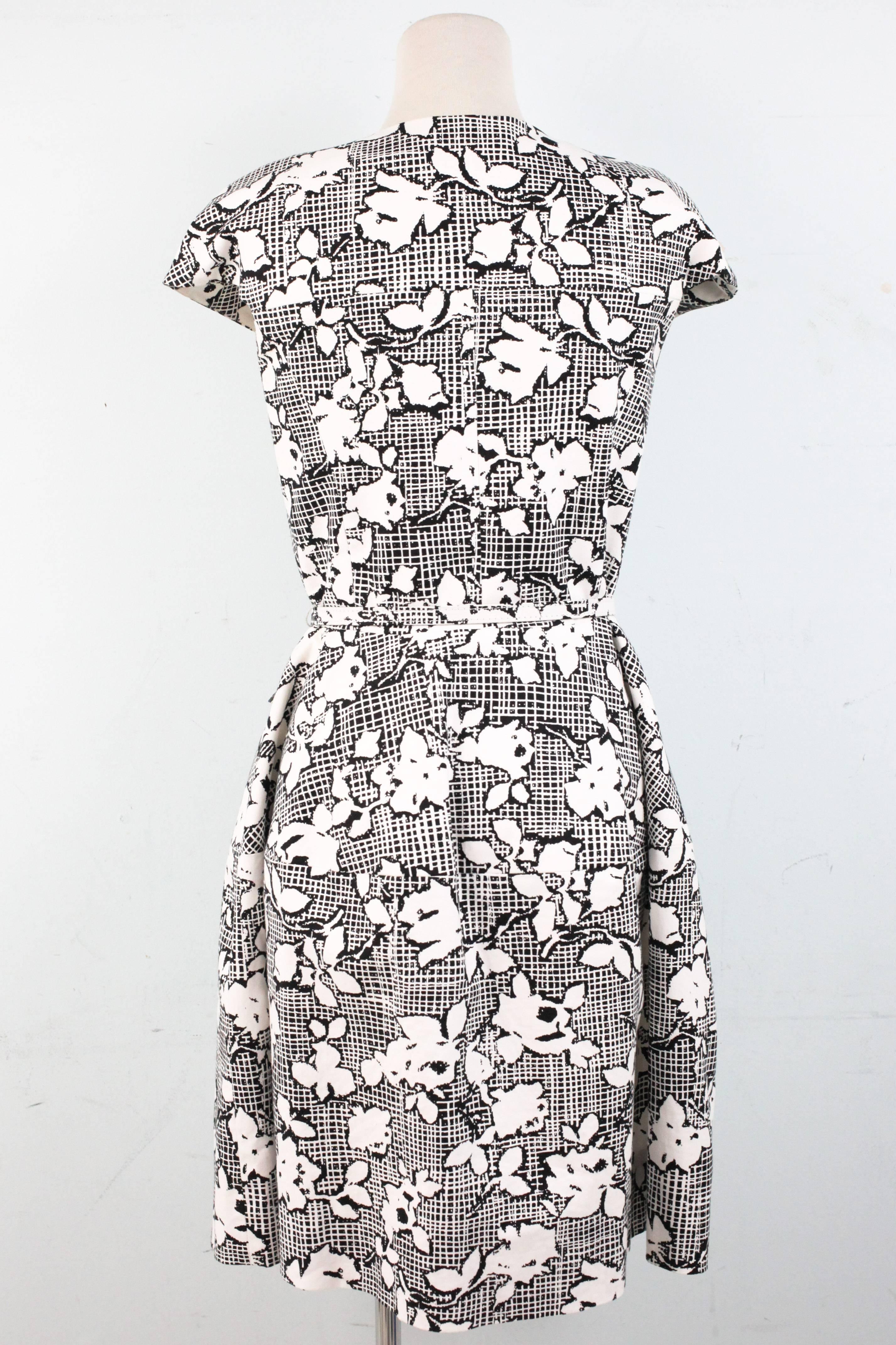 This is an authentic Oscar De La Renta Dress from the spring 2016 collection. 
It is black and white in color and has an abstract floral print. It features a center front zipper and top button for closure. This dress has never been worn and has no