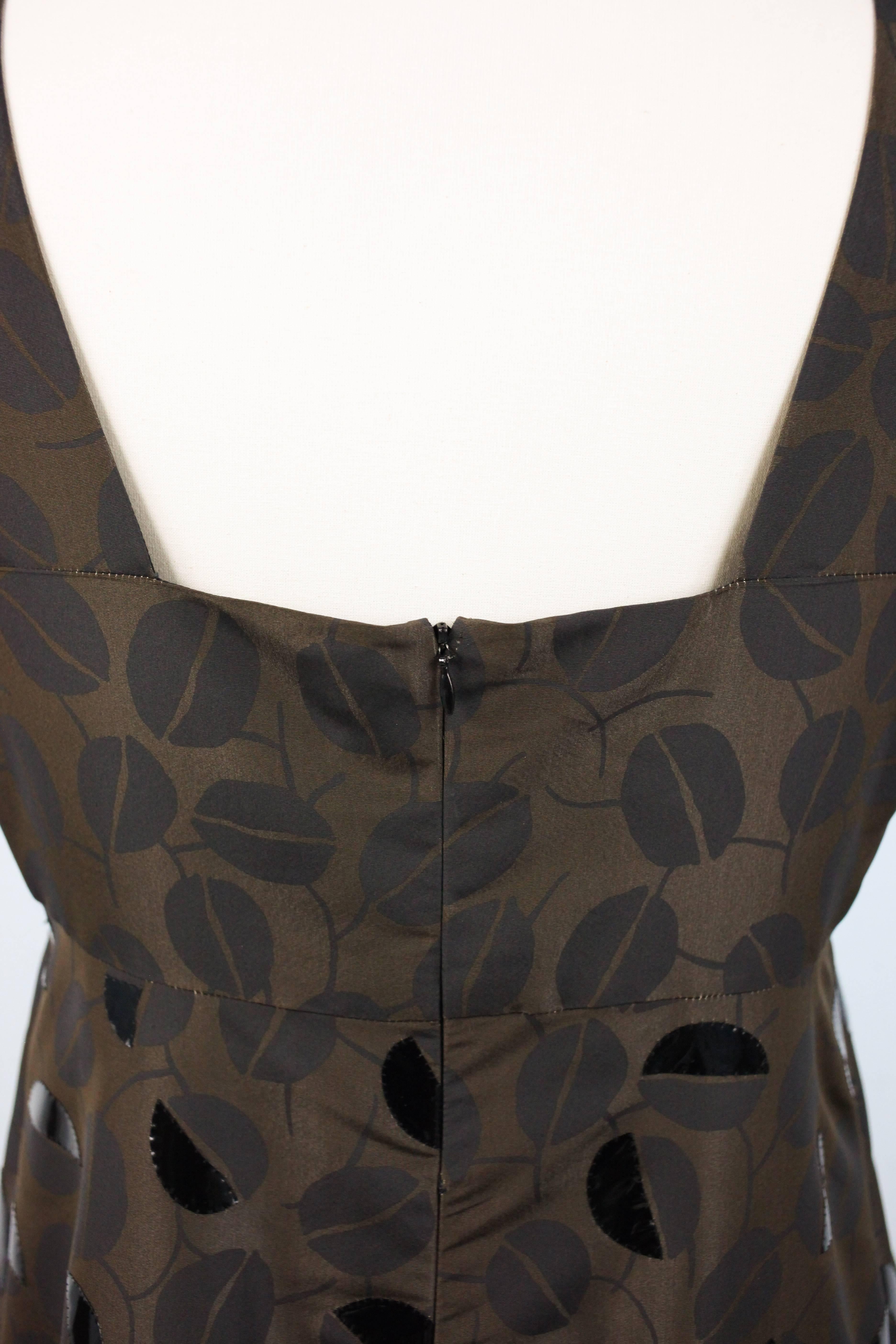 Oscar De La Renta Brown Silk Leaf Print Dress In Excellent Condition For Sale In San Francisco, CA