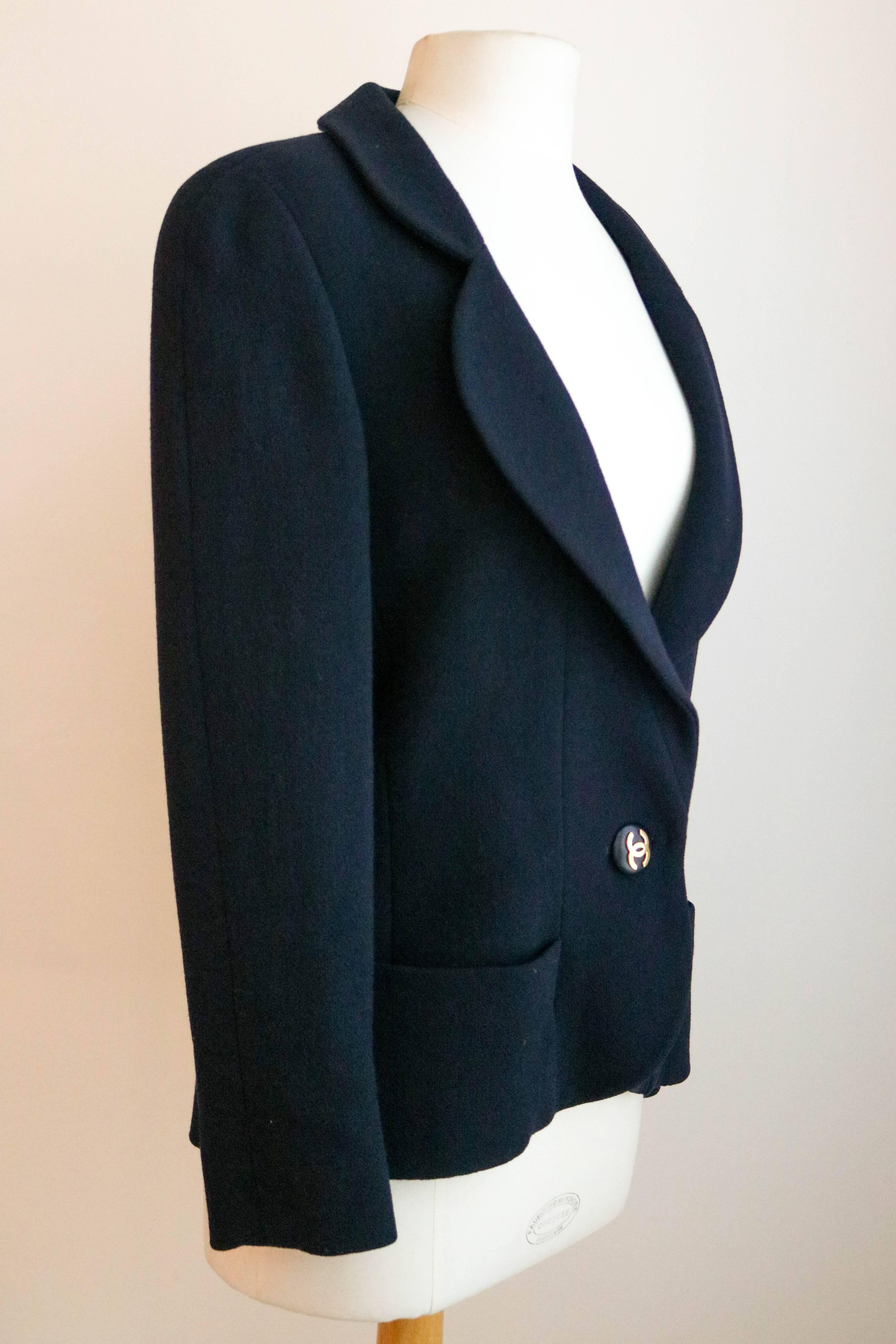 CHANEL Classic Navy Blazer with Logo Button 36 In Good Condition In San Francisco, CA