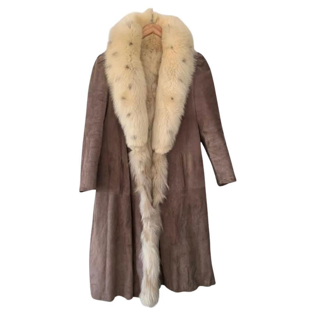 Abrigo de piel vintage Piel de ante marrón con forro y cuello de piel de lince de nutria en venta
