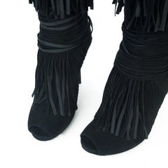 Botas altas hasta la rodilla de ante negro con puntera abierta y flecos «Becky» de Gucci, talla 38