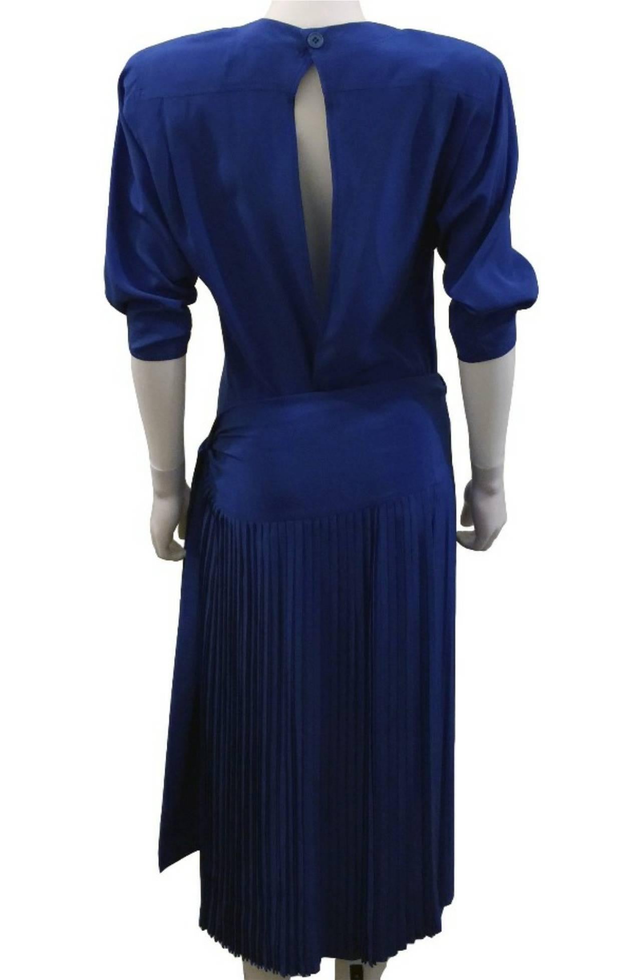 Gianfranco Ferré - Stunning blue silk two piece 100% Pure Silk Vintage Dress In Excellent Condition In By Appointment Only, GB