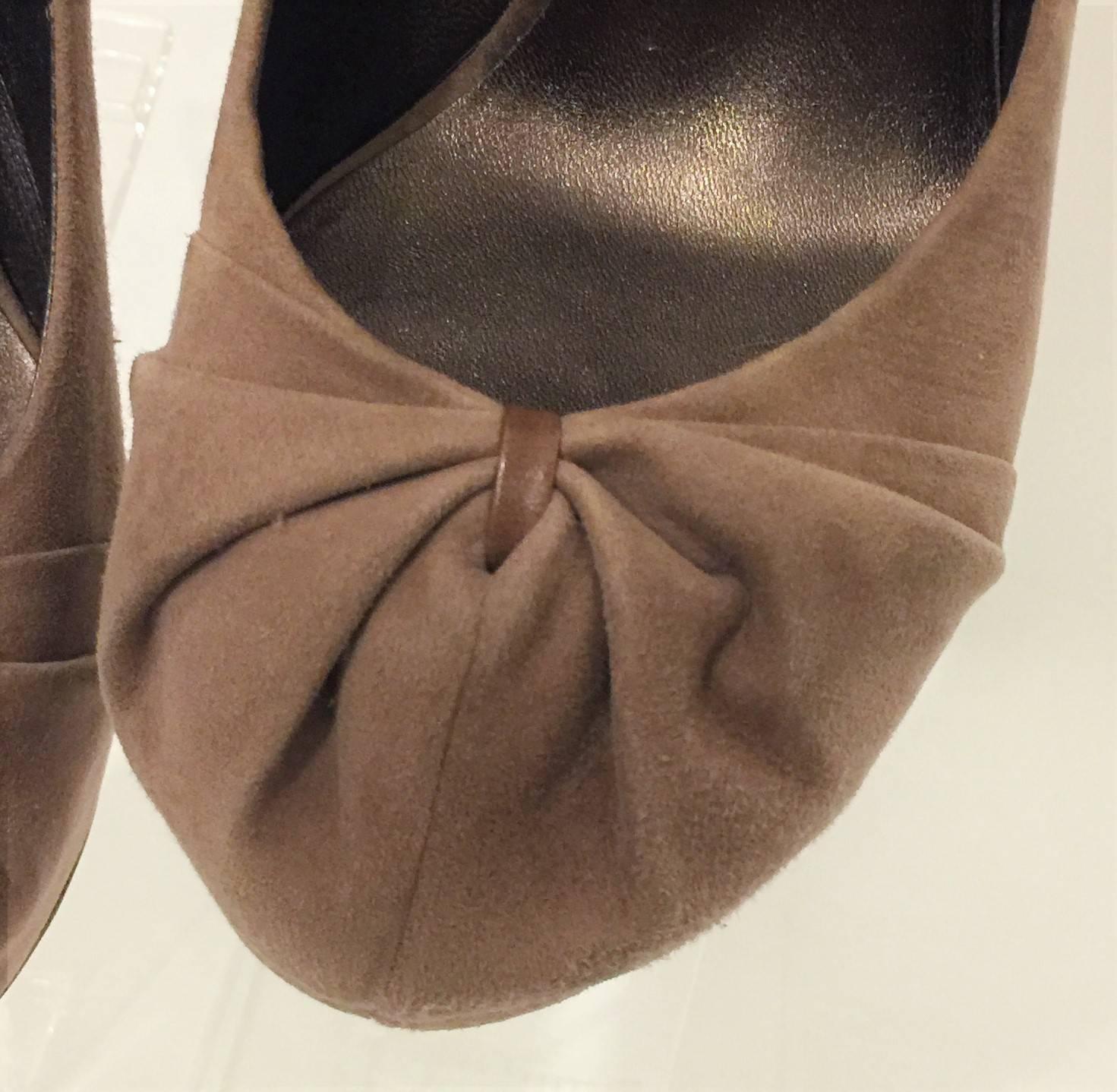 Gina Taupe Brown ‘Clair’ Suede ‘Hoodie’ Platform Pump.  In New Condition In By Appointment Only, GB