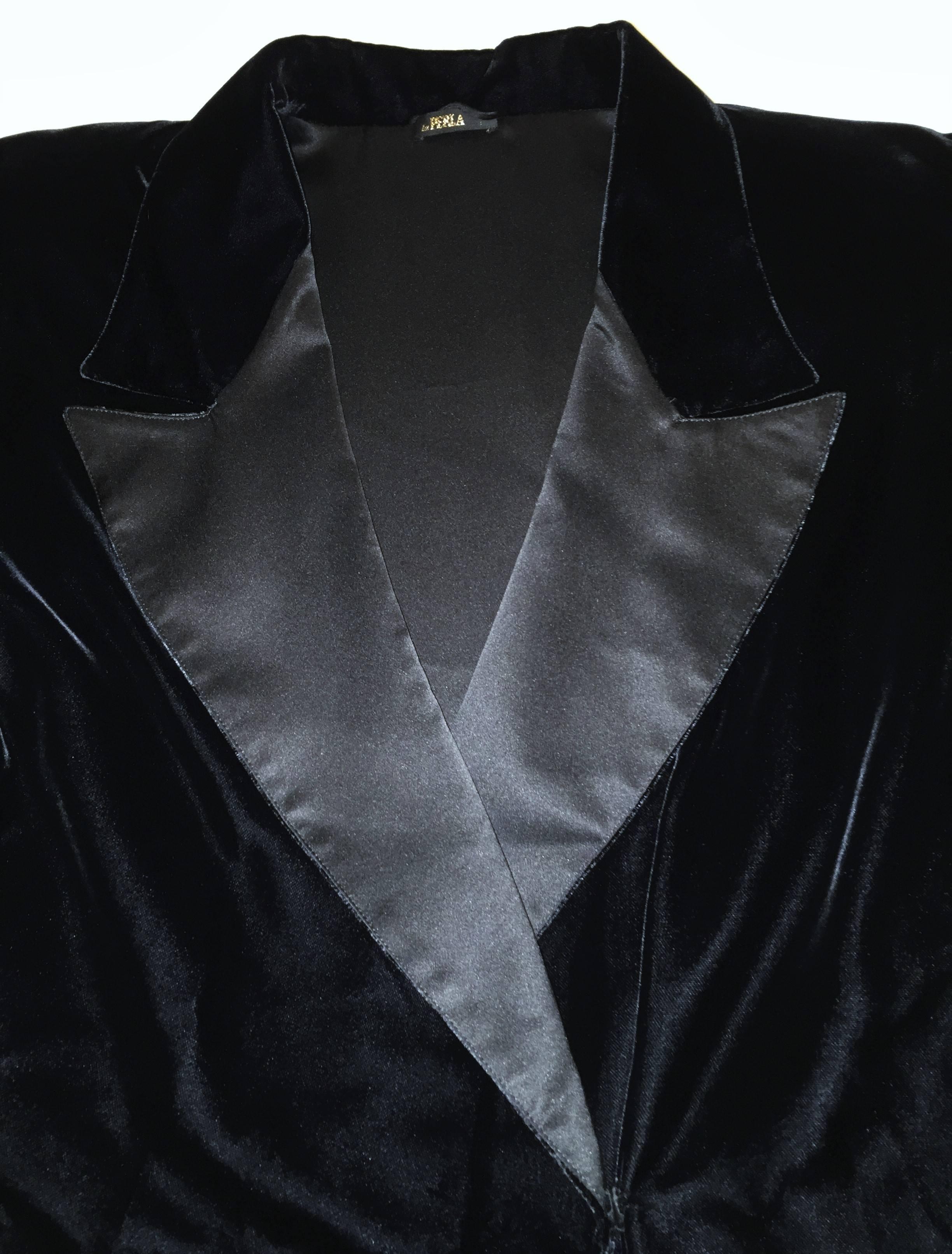 La Perla Vintage Black Velvet Full Length Robe.   For Sale 3