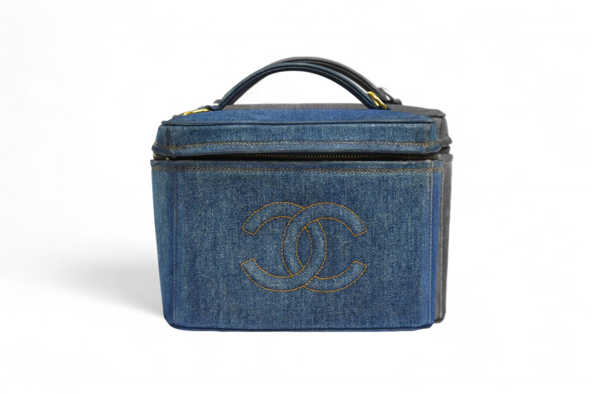 Vanity Case Chanel 90s Denim Monogram Logo, Structured Box Style en vente 1
