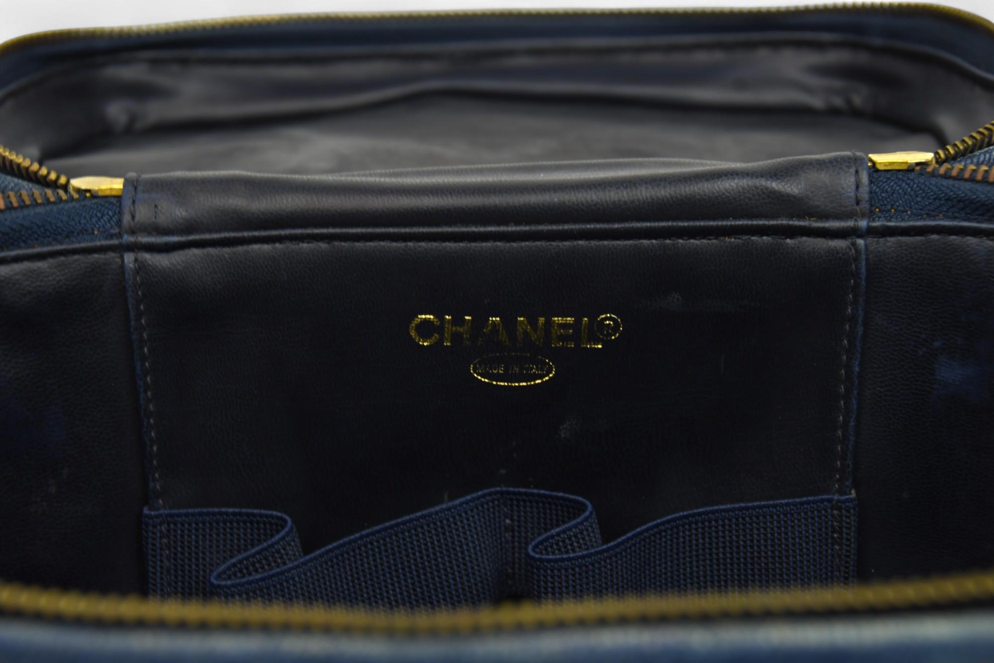Vanity Case Chanel 90s Denim Monogram Logo, Structured Box Style en vente 7