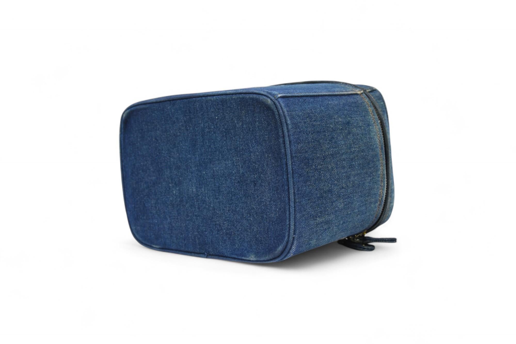 Vanity Case Chanel 90s Denim Monogram Logo, Structured Box Style en vente 5