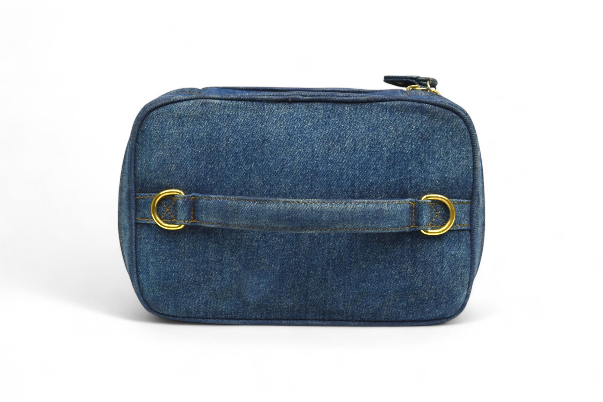 Vanity Case Chanel 90s Denim Monogram Logo, Structured Box Style en vente 6