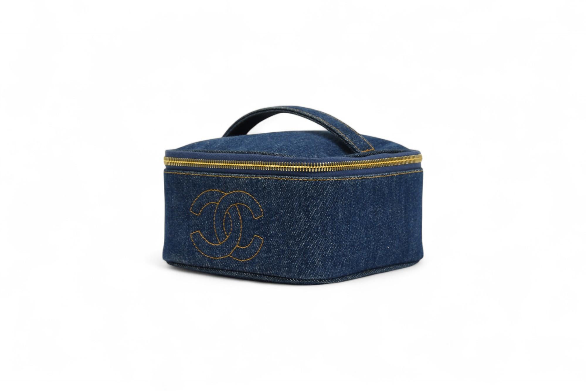 Nero Chanel 90s Denim Vanity Case Monogram in vendita