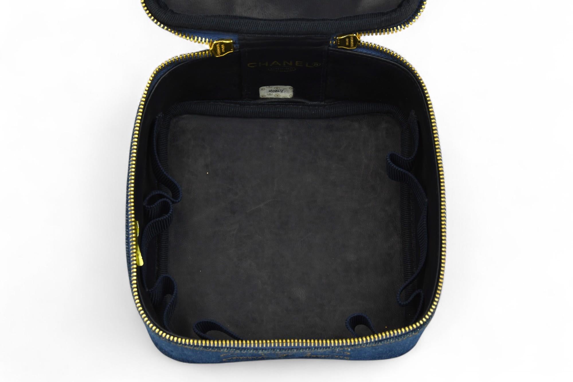 Chanel 90s Denim Vanity Case Monogram in vendita 2