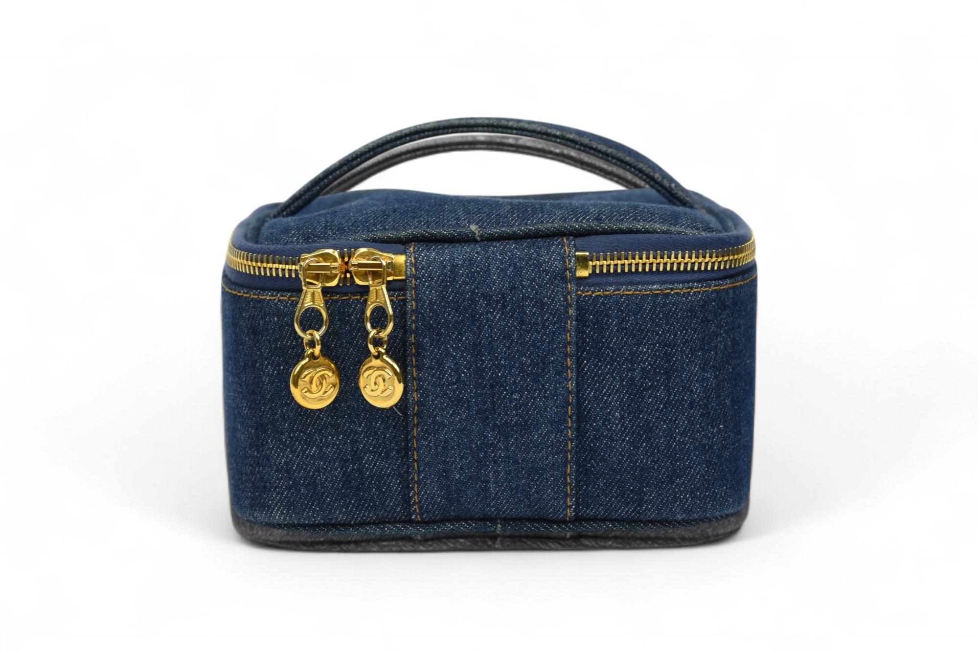 Chanel 90s Denim Vanity Case Monogram in vendita 3