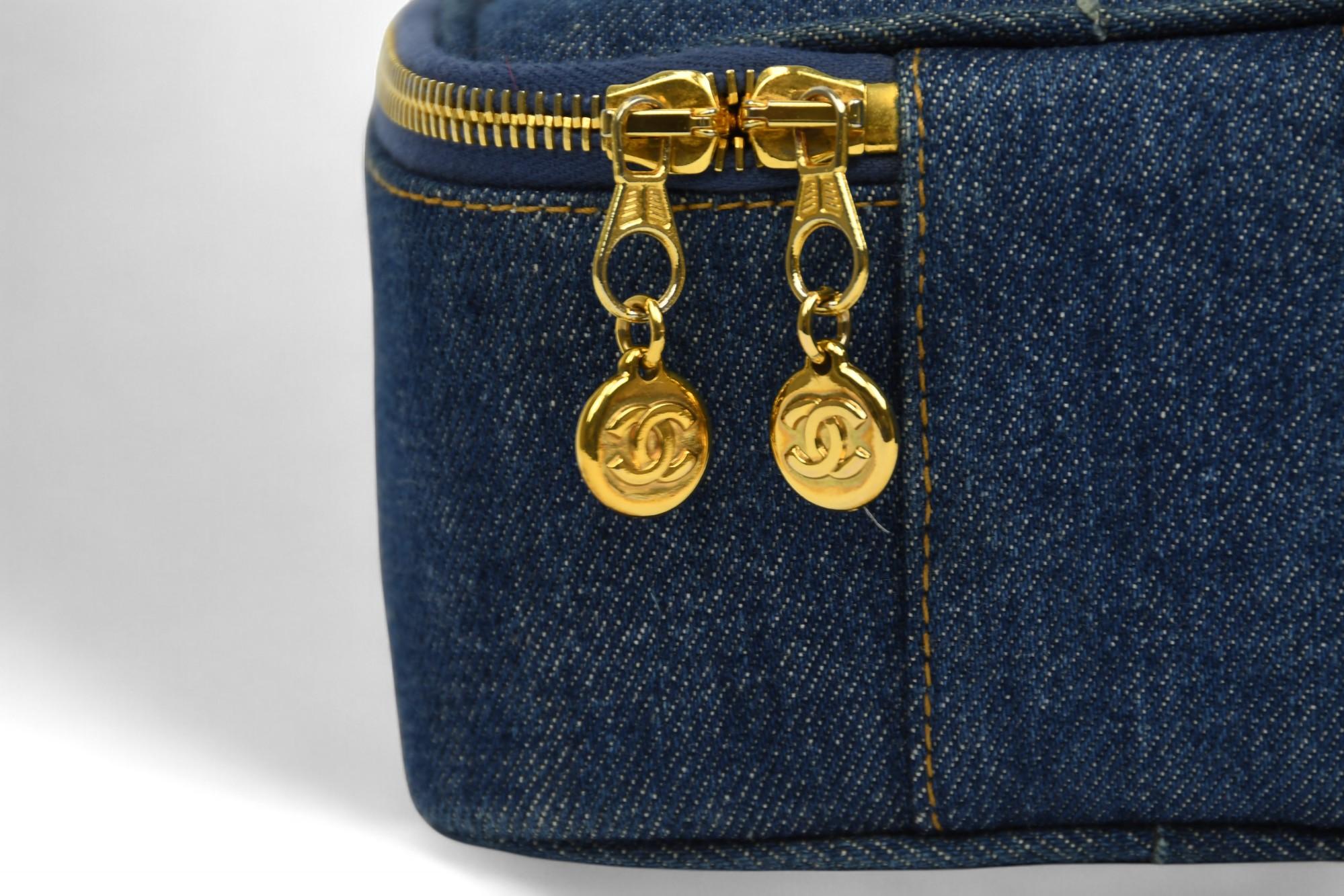 Chanel 90s Denim Vanity Case Monogram in vendita 4