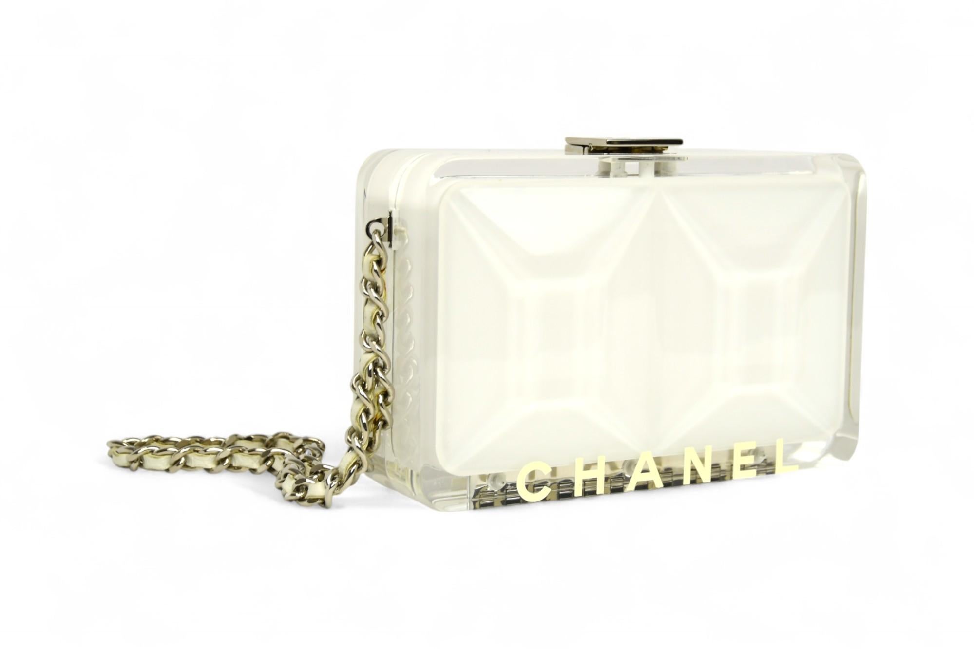 Chanel Minaudière rectangular de plexiglás transparente  Rara colección de Pasarela 2005 Blanco en venta